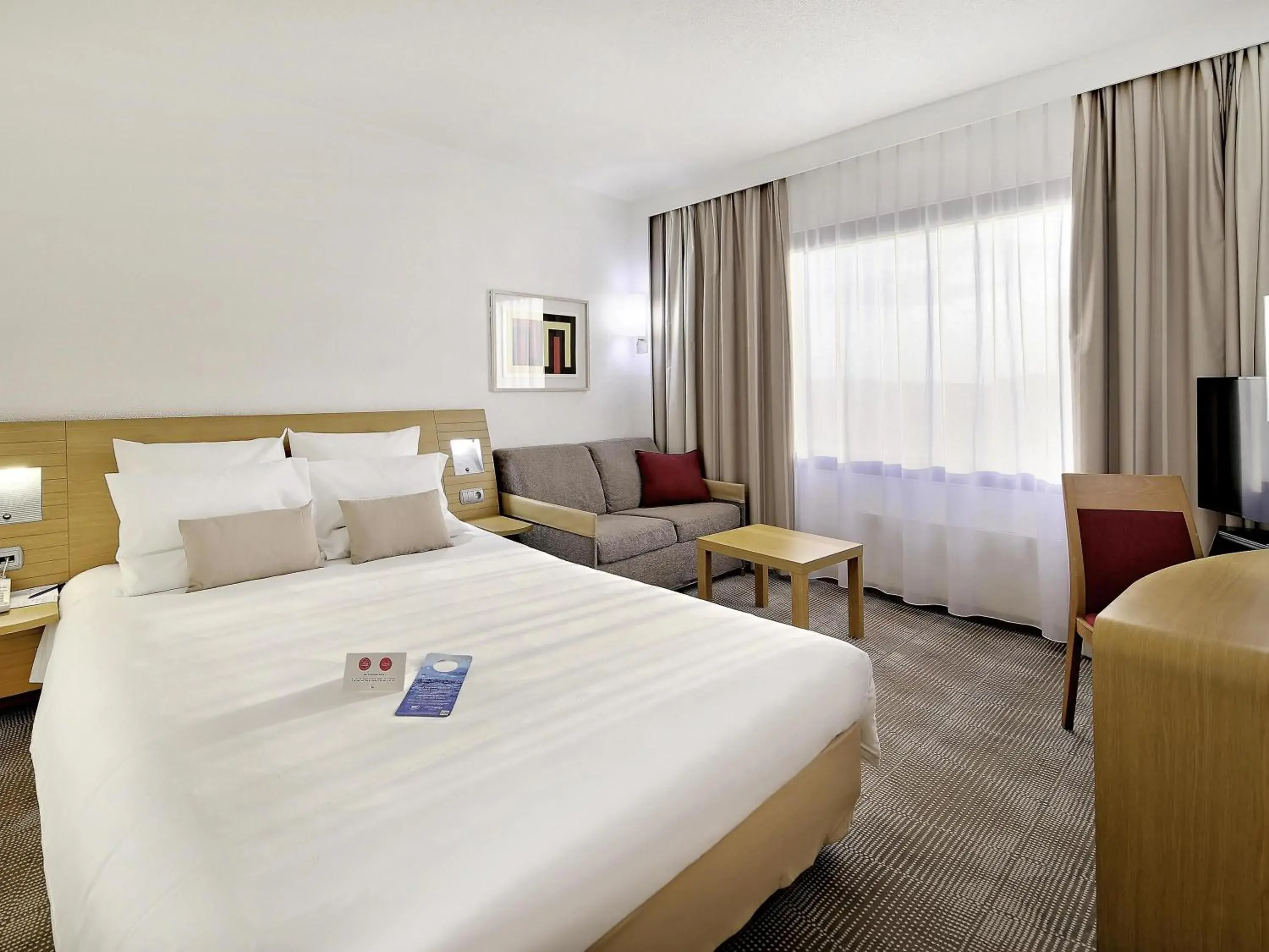 Standard Queen Room in Novotel Katowice Centrum Standard Queen Room in Novotel Katowice Centrum