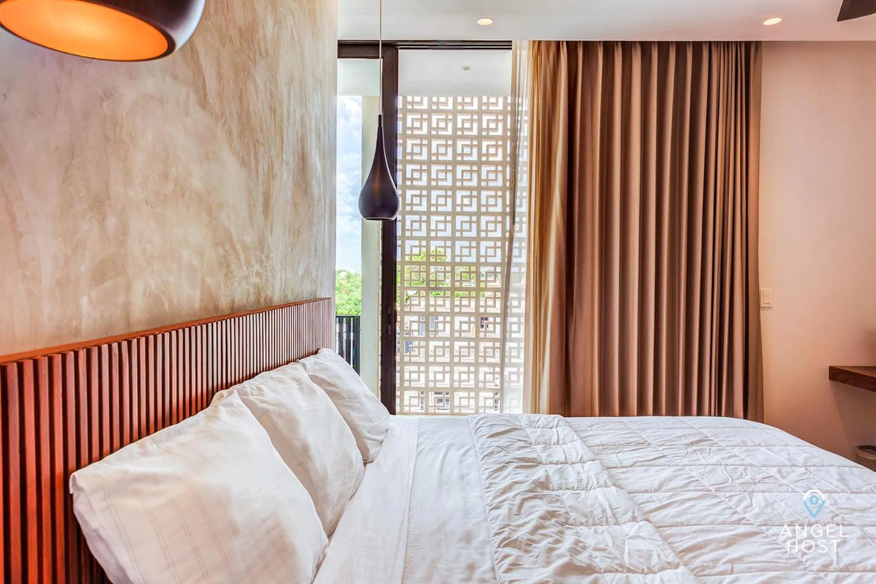 Bed in Chic Condotel with Roof Pool 10-Min Walk to Beach