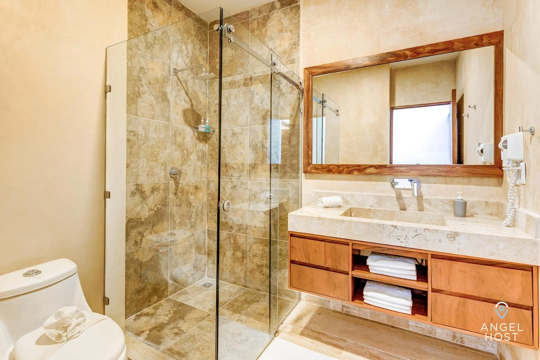 Shower in Chic Condotel with Roof Pool 10-Min Walk to Beach