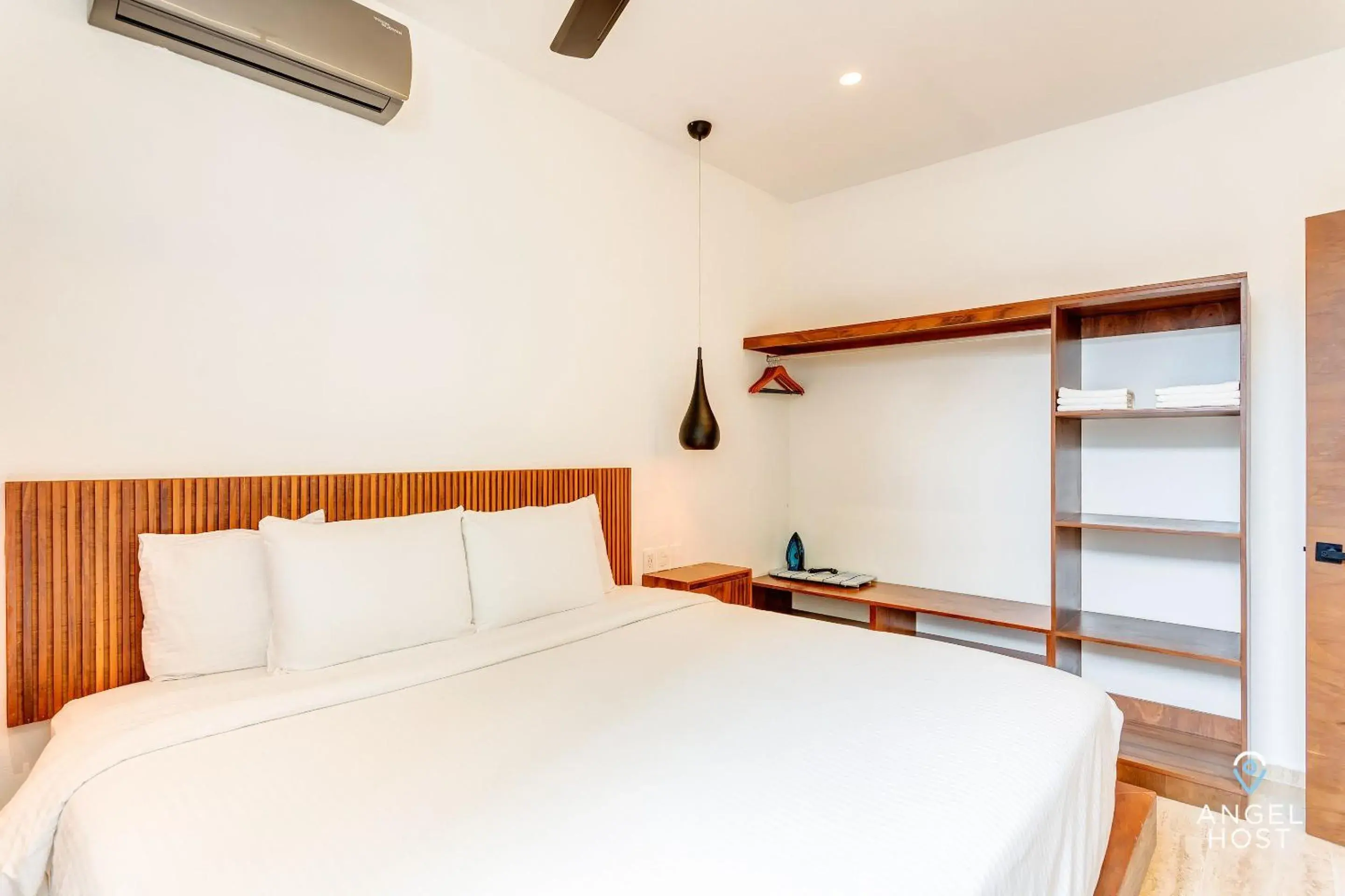 One-Bedroom Apartment with Garden View in Chic Condotel with Roof Pool 10-Min Walk to Beach One-Bedroom Apartment with Garden View in Chic Condotel with Roof Pool 10-Min Walk to Beach