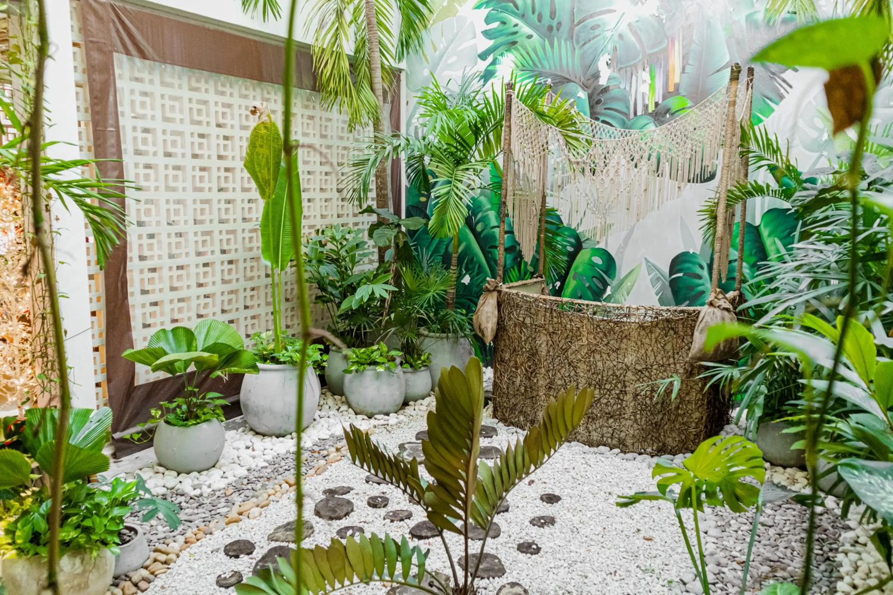 Chic Condotel with Roof Pool 10-Min Walk to Beach