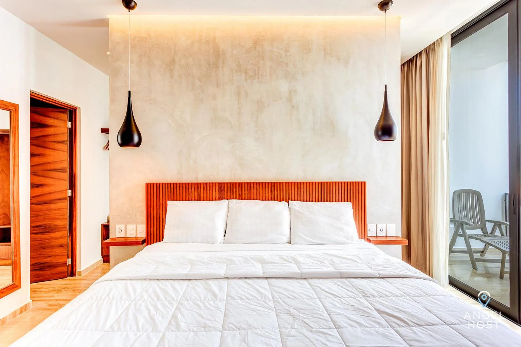 Bed in Chic Condotel with Roof Pool 10-Min Walk to Beach