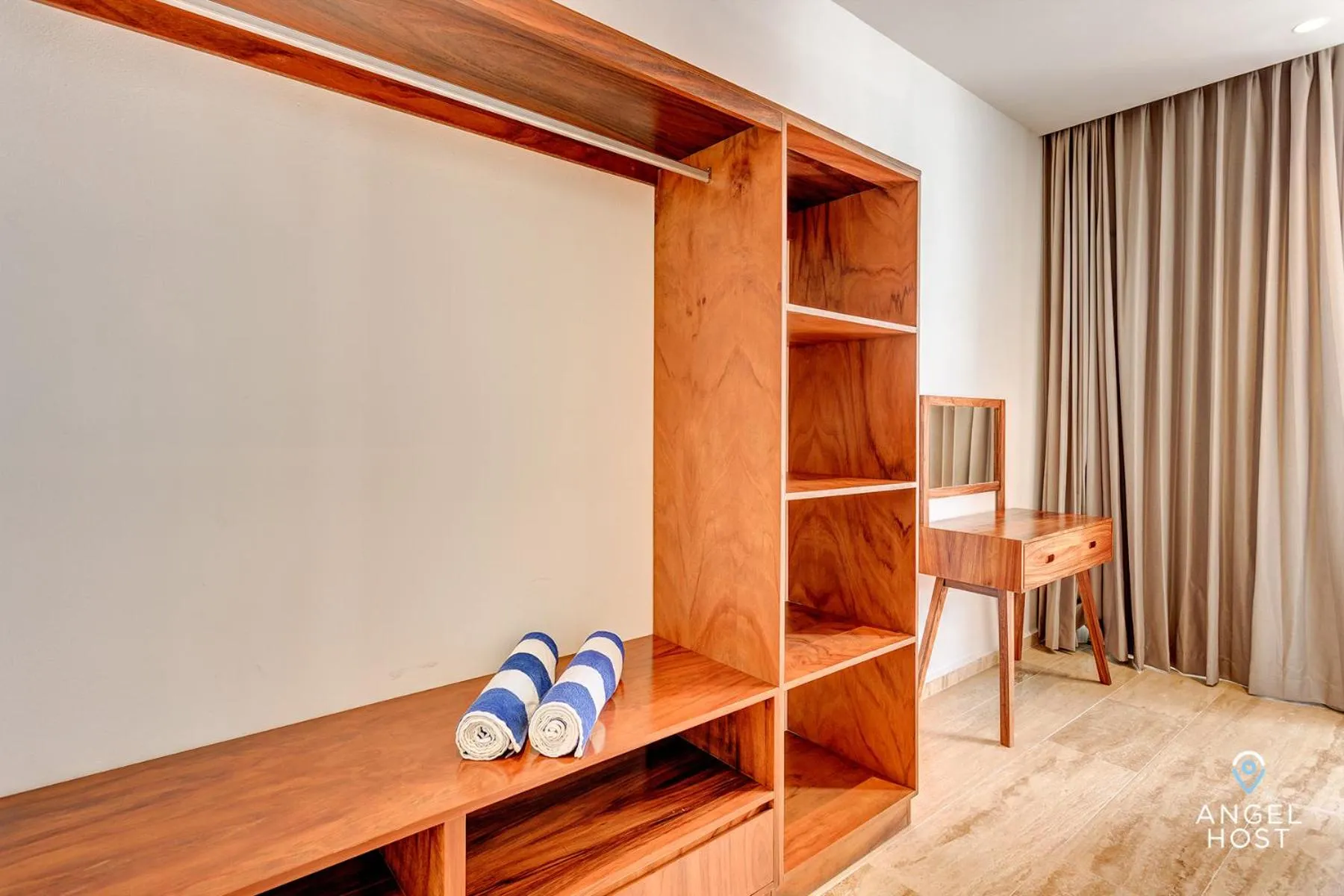 Bed in Chic Condotel with Roof Pool 10-Min Walk to Beach