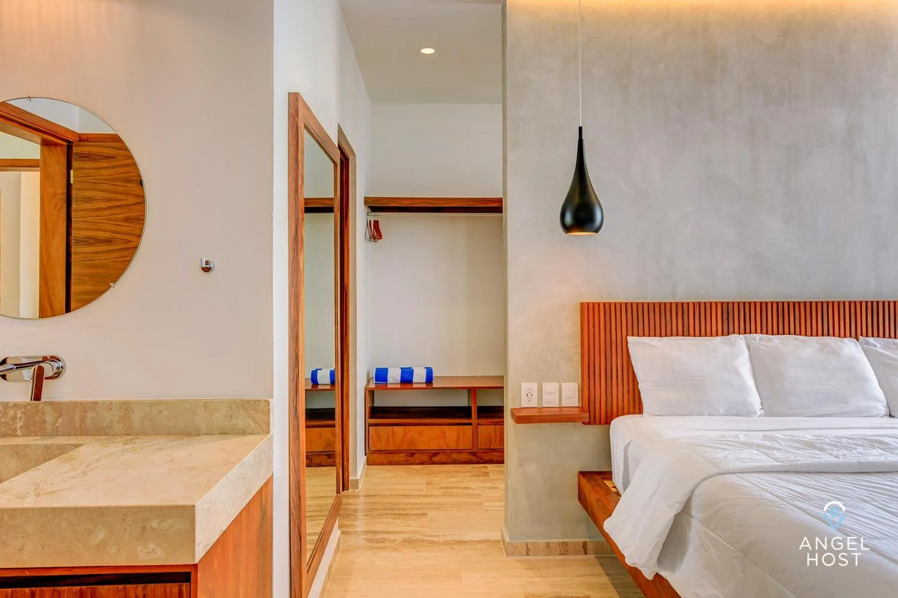 Bed in Chic Condotel with Roof Pool 10-Min Walk to Beach