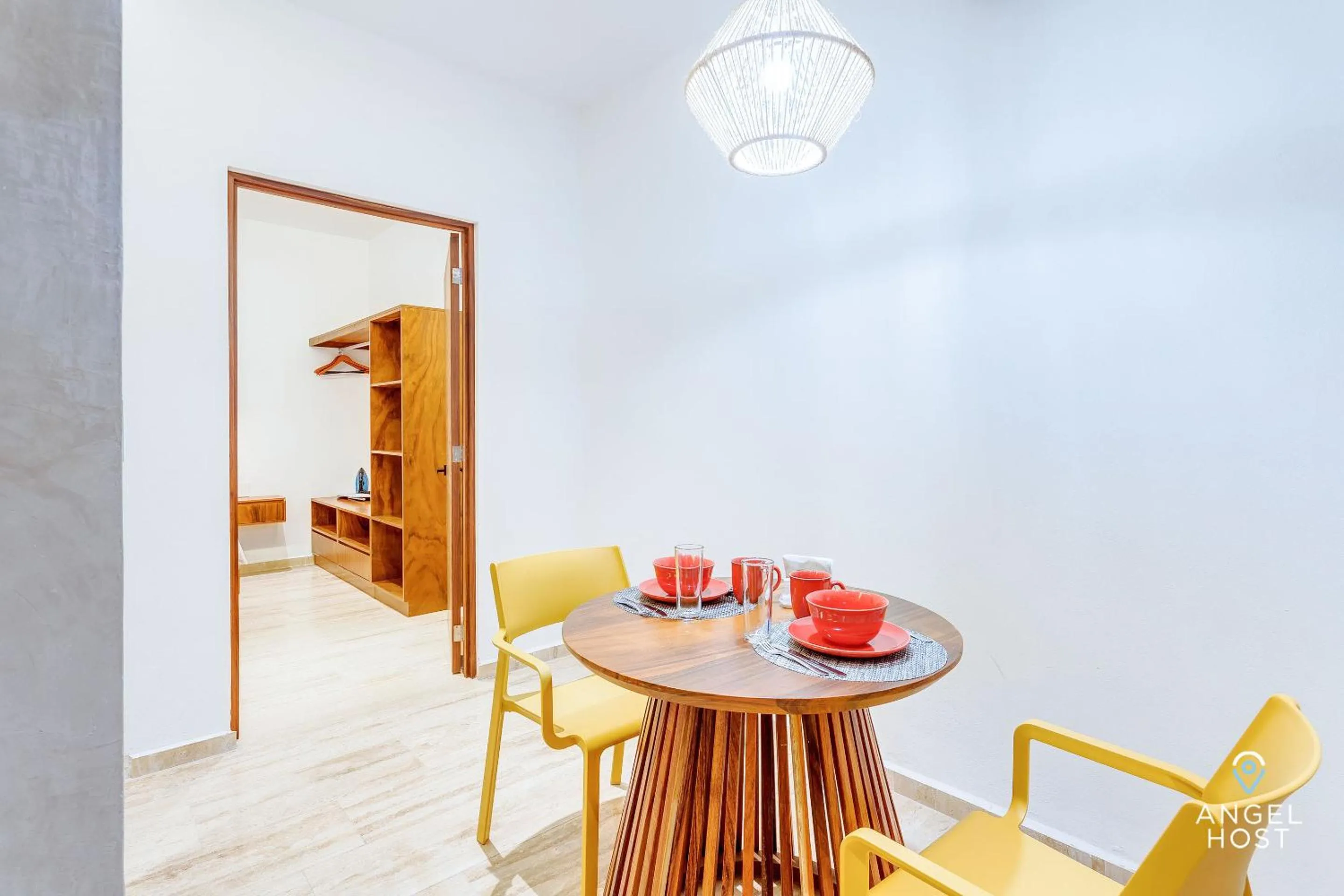 Dining area in Chic Condotel with Roof Pool 10-Min Walk to Beach