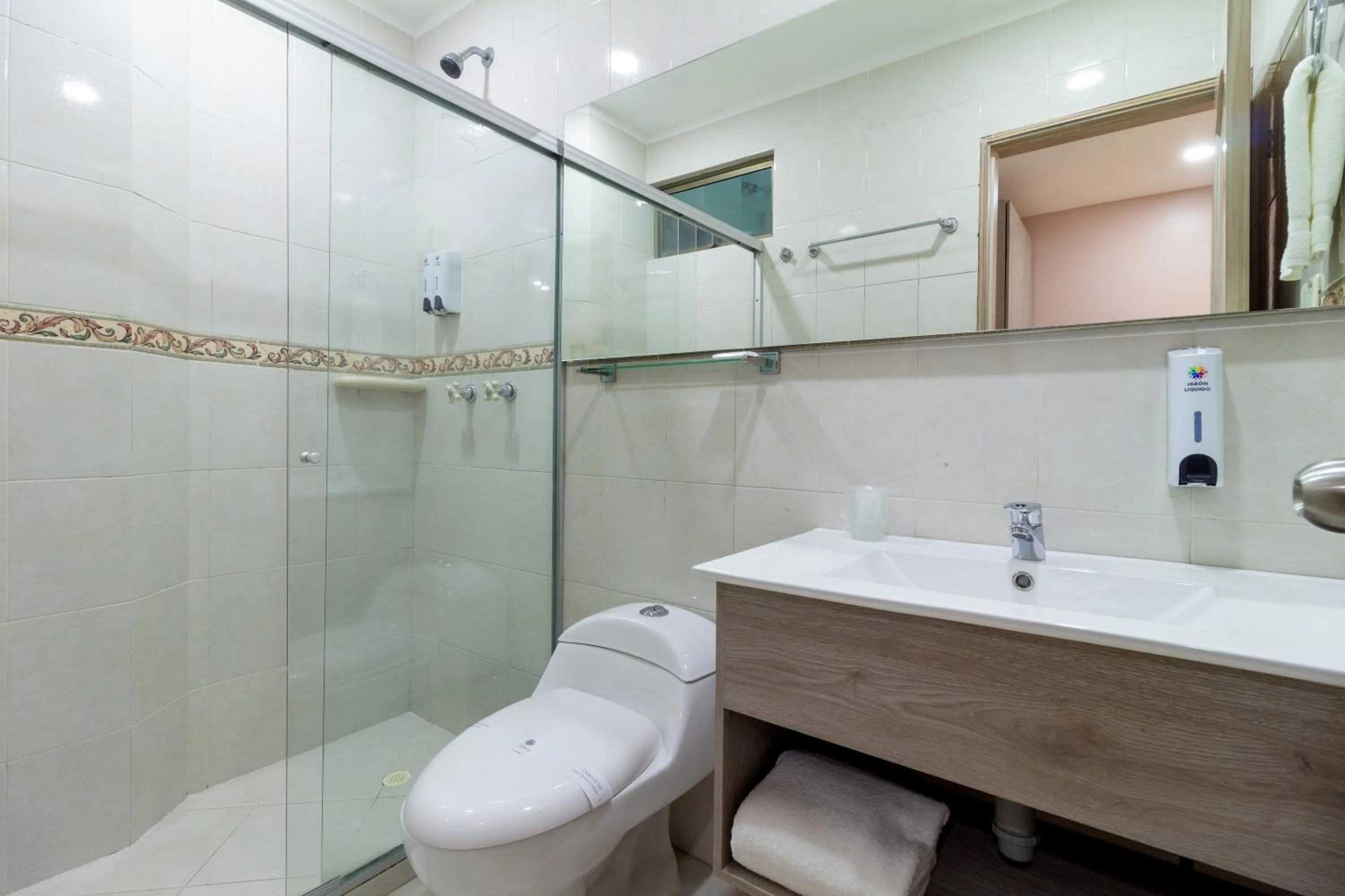 Shower in Hotel Costa Bonita