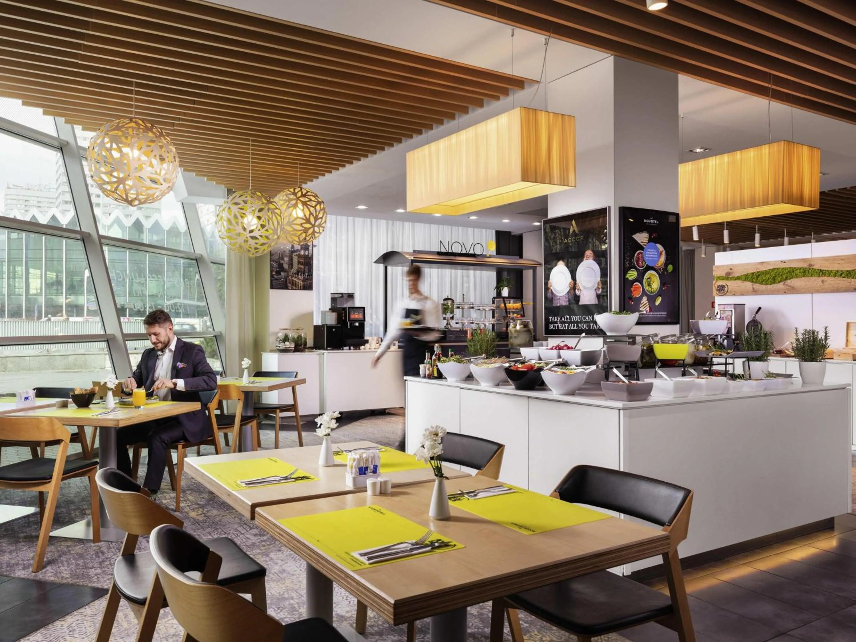 Restaurant/places to eat in Novotel Warszawa Centrum