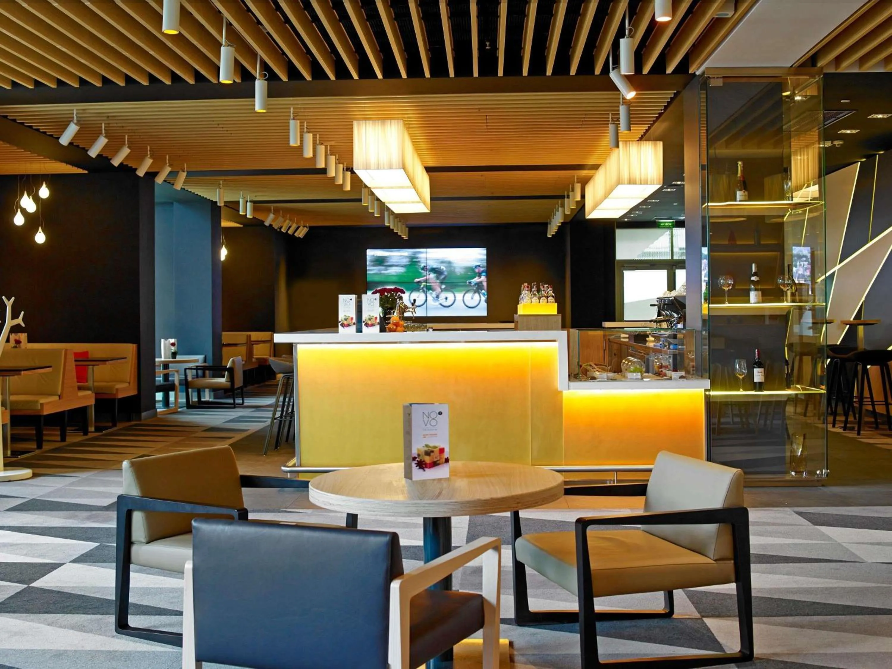 Lounge or bar in Novotel Warszawa Centrum