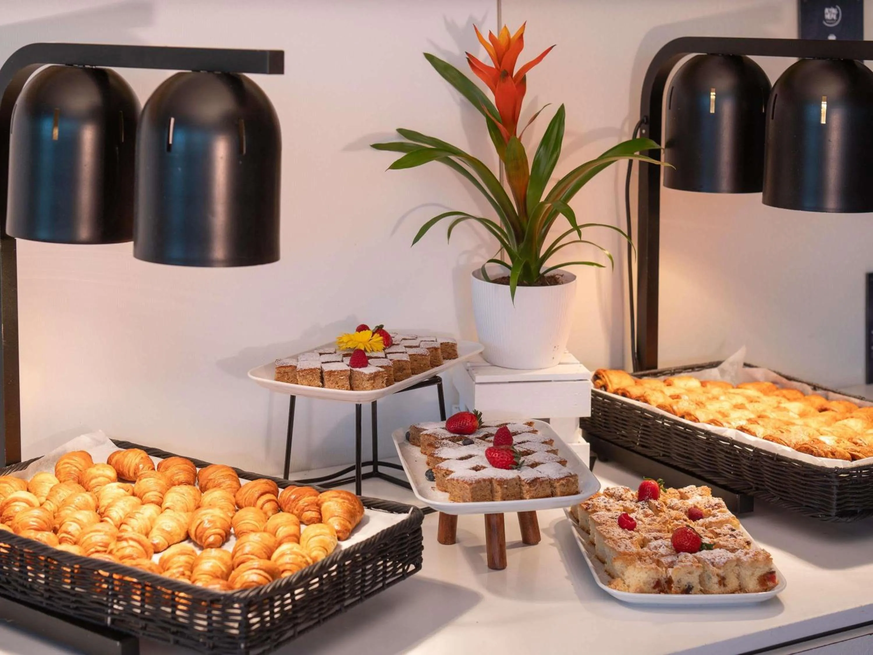 Restaurant/places to eat in Novotel Warszawa Centrum