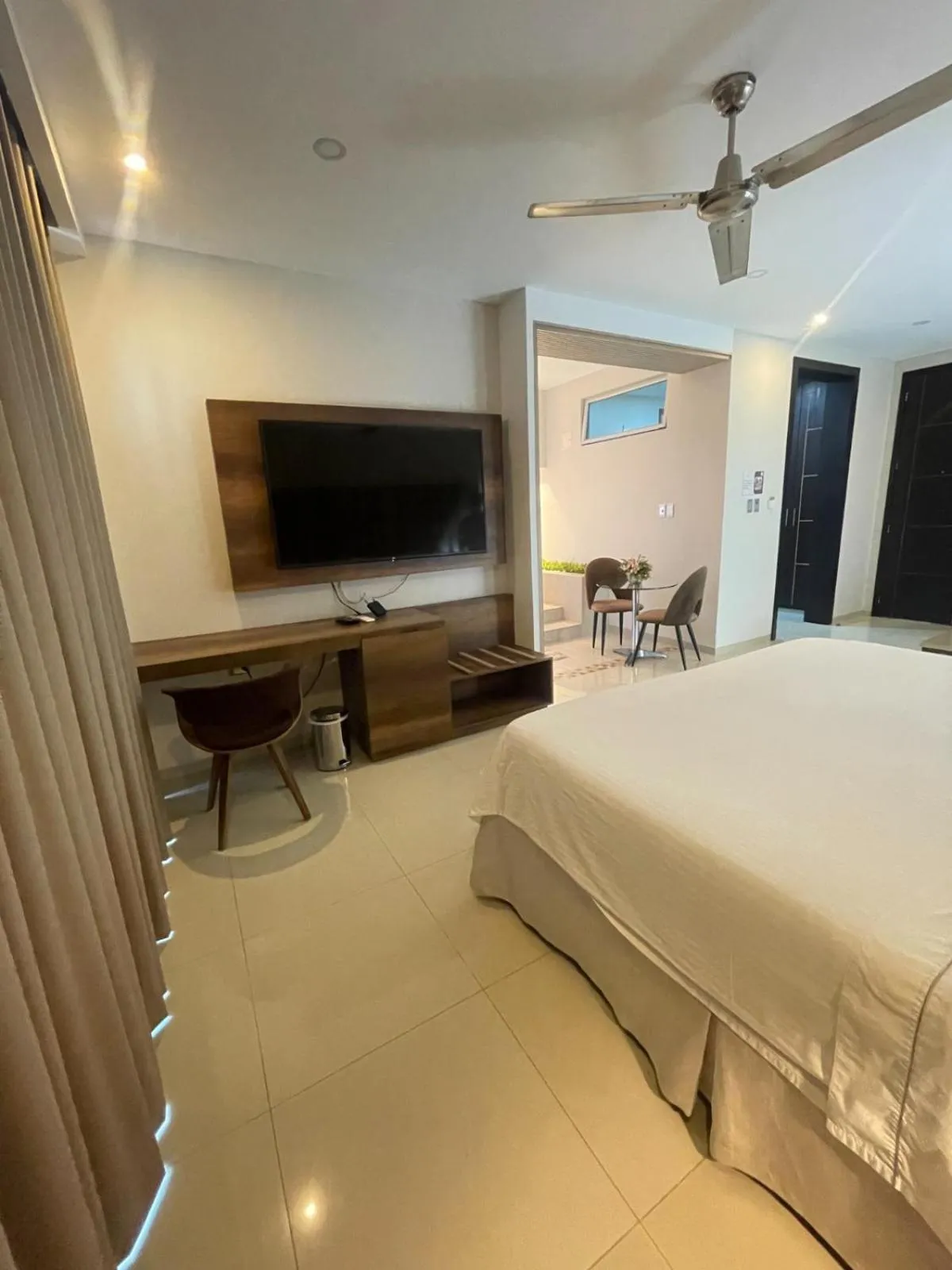 Guests, Bed in Hotel Santorini Loft