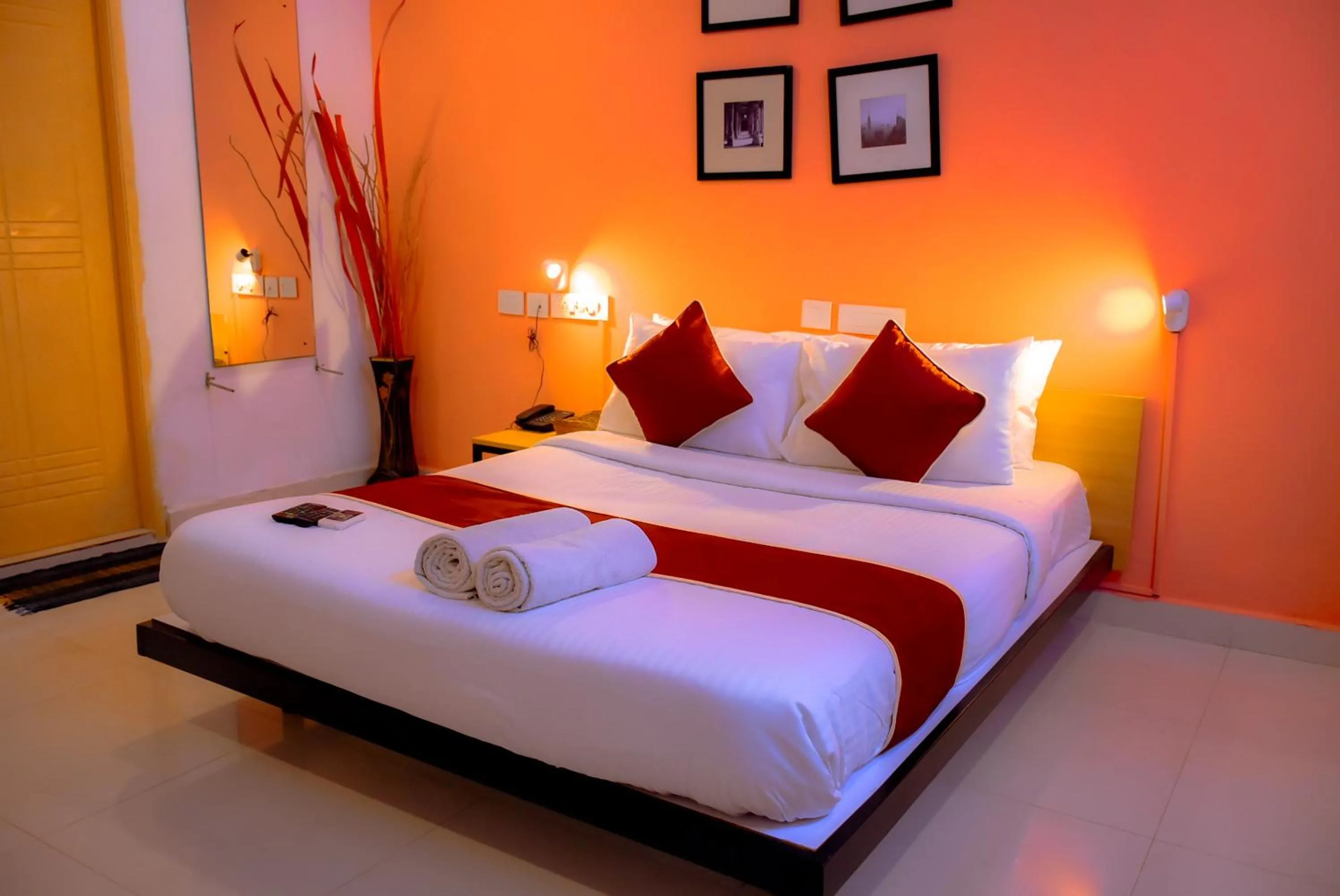 Bed in Naksha Tree Hotels- Ramapuram