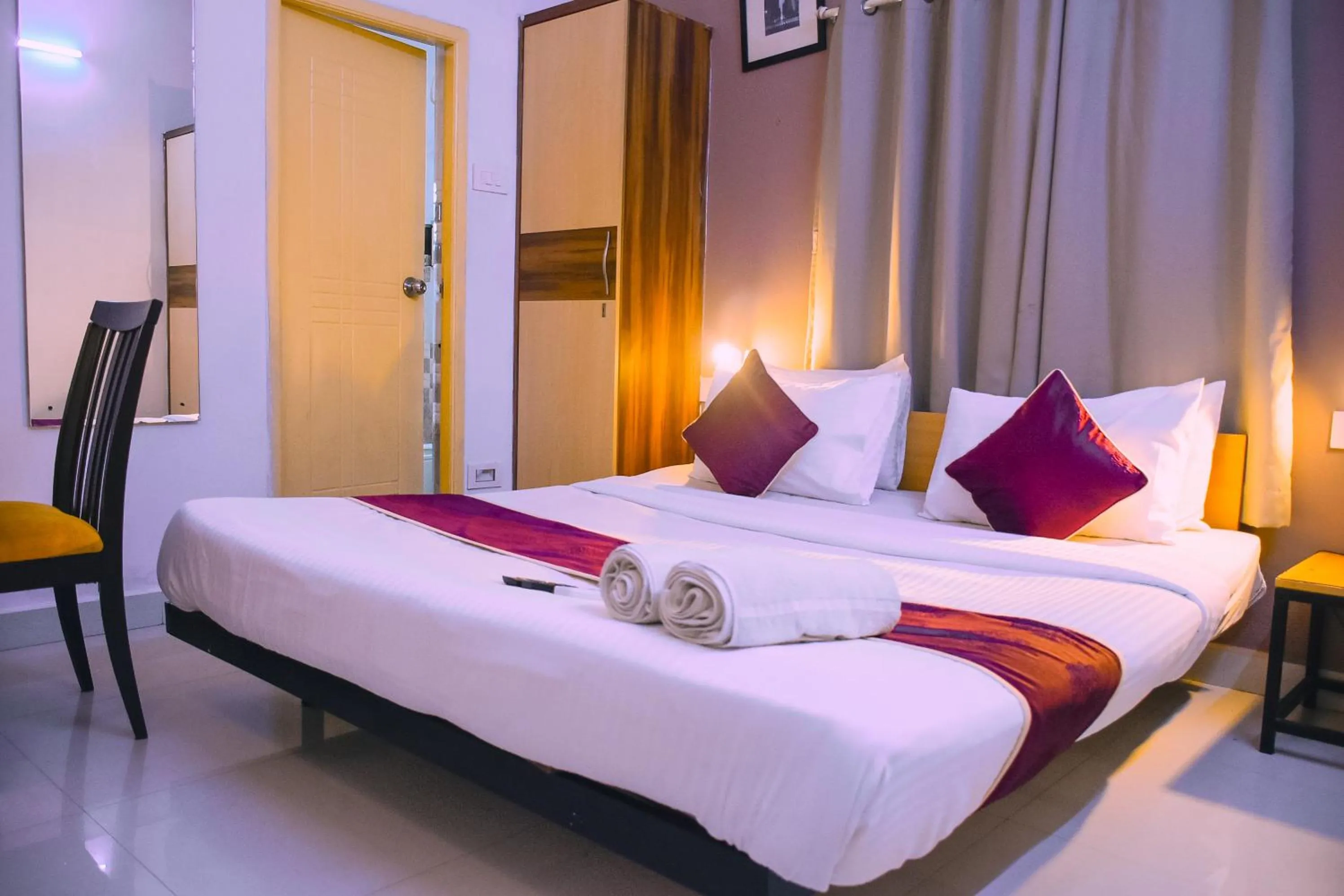 Bed in Naksha Tree Hotels- Ramapuram