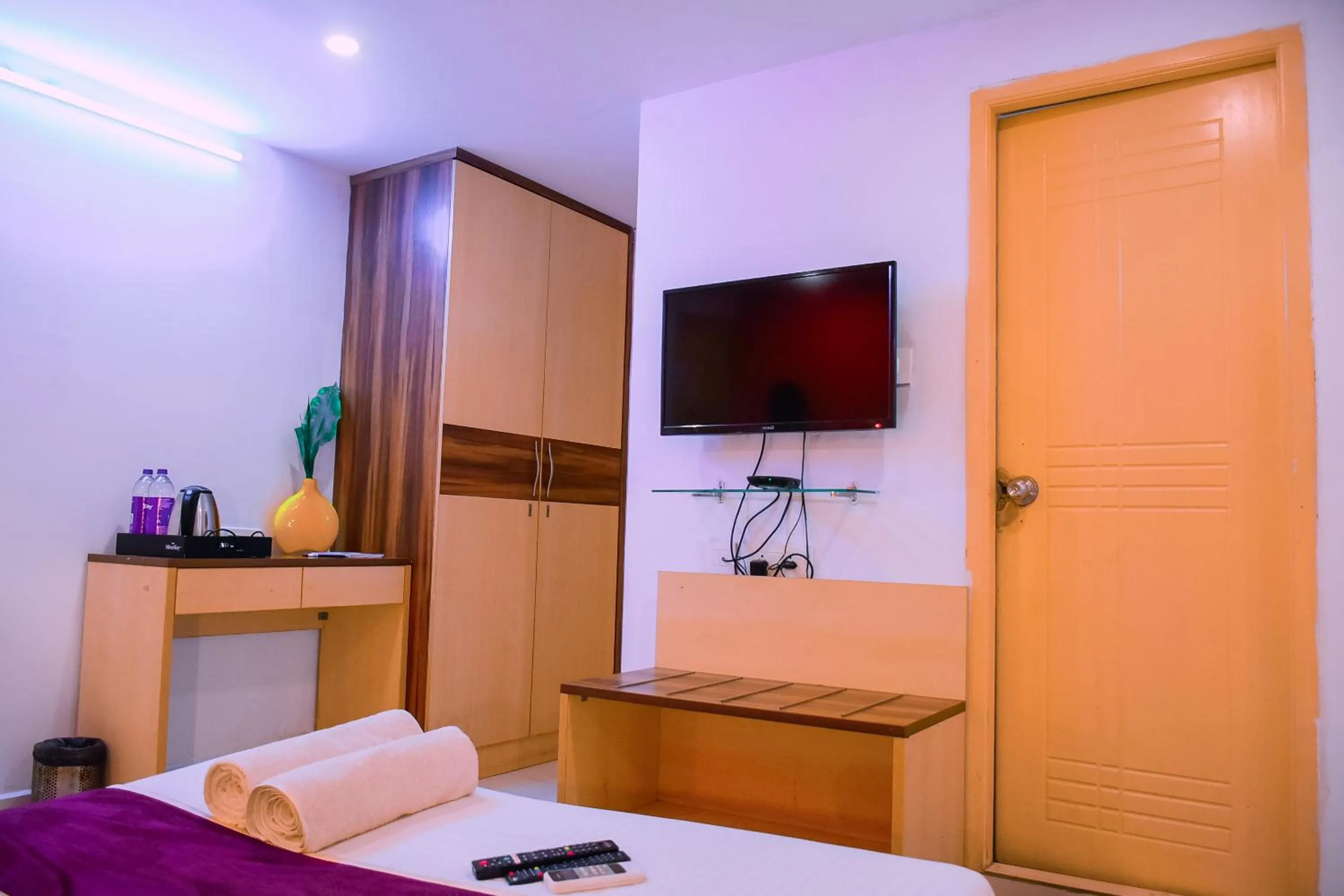 TV and multimedia, Bed in Naksha Tree Hotels- Ramapuram