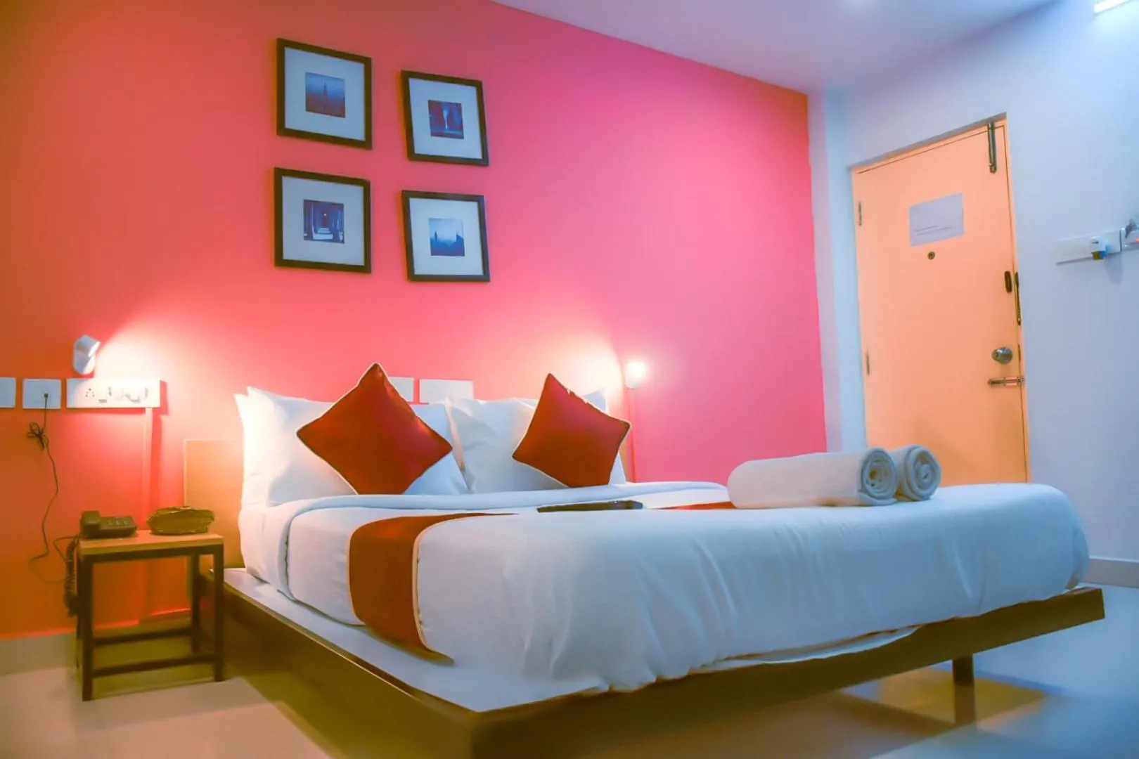 Bed in Naksha Tree Hotels- Ramapuram
