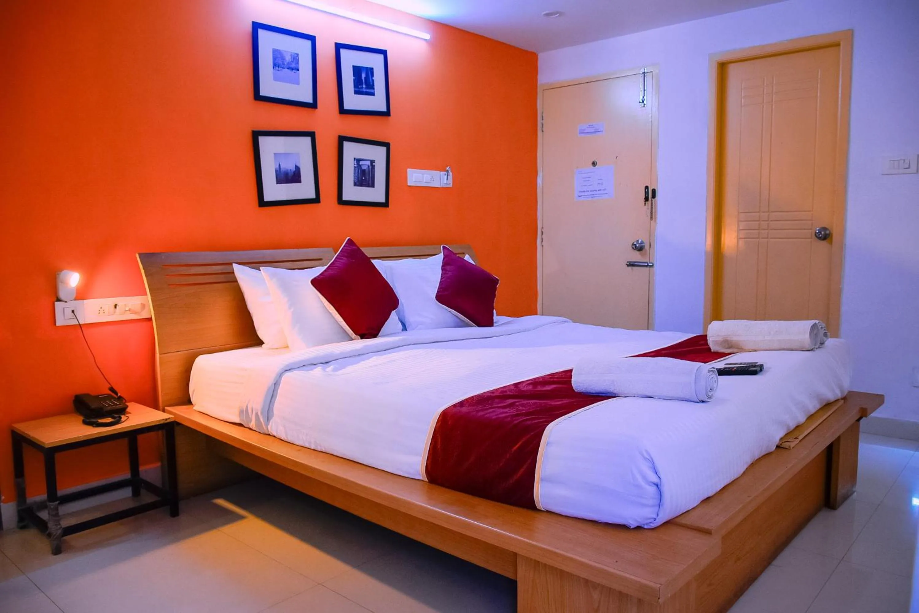 Bed in Naksha Tree Hotels- Ramapuram
