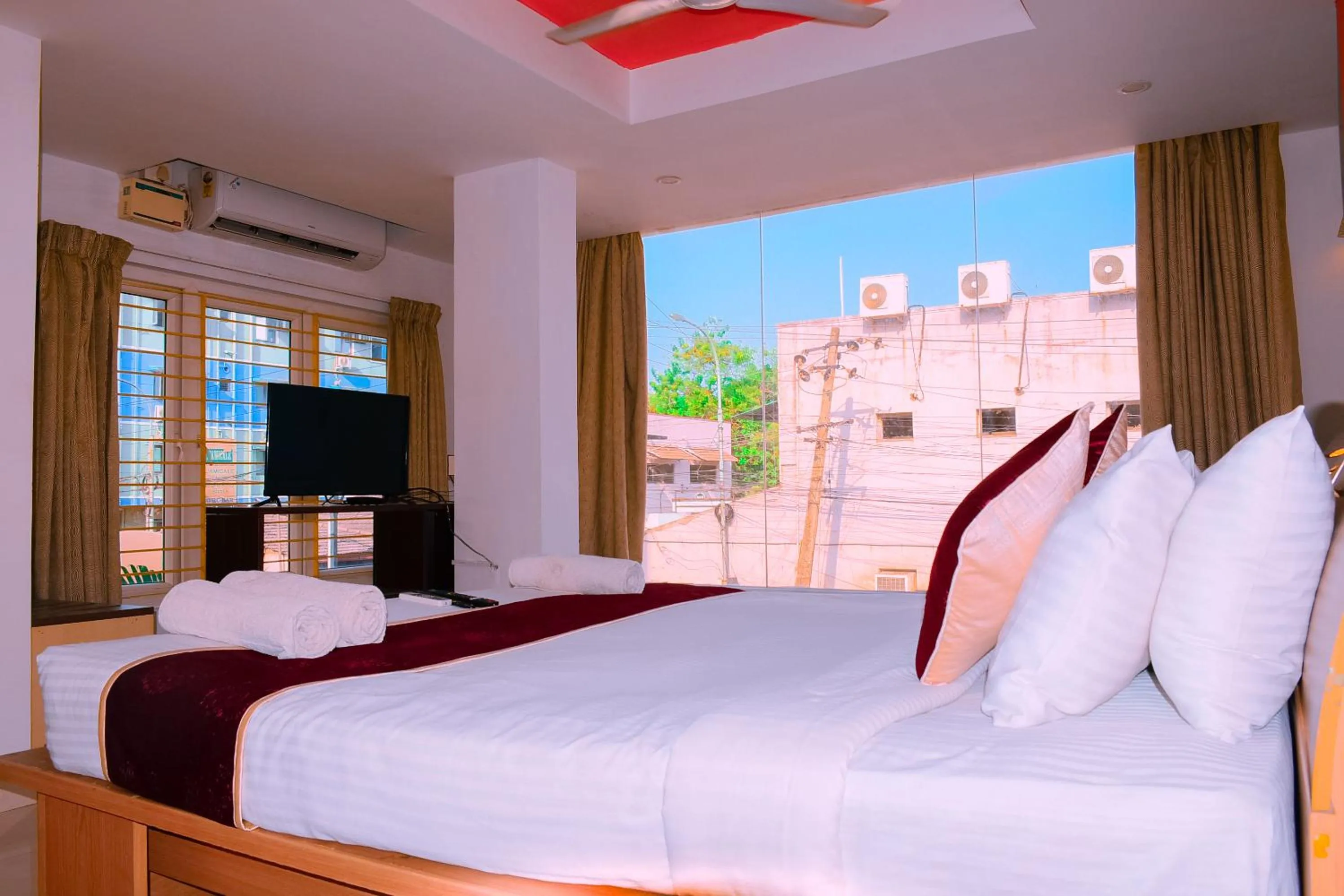 Bed in Naksha Tree Hotels- Ramapuram