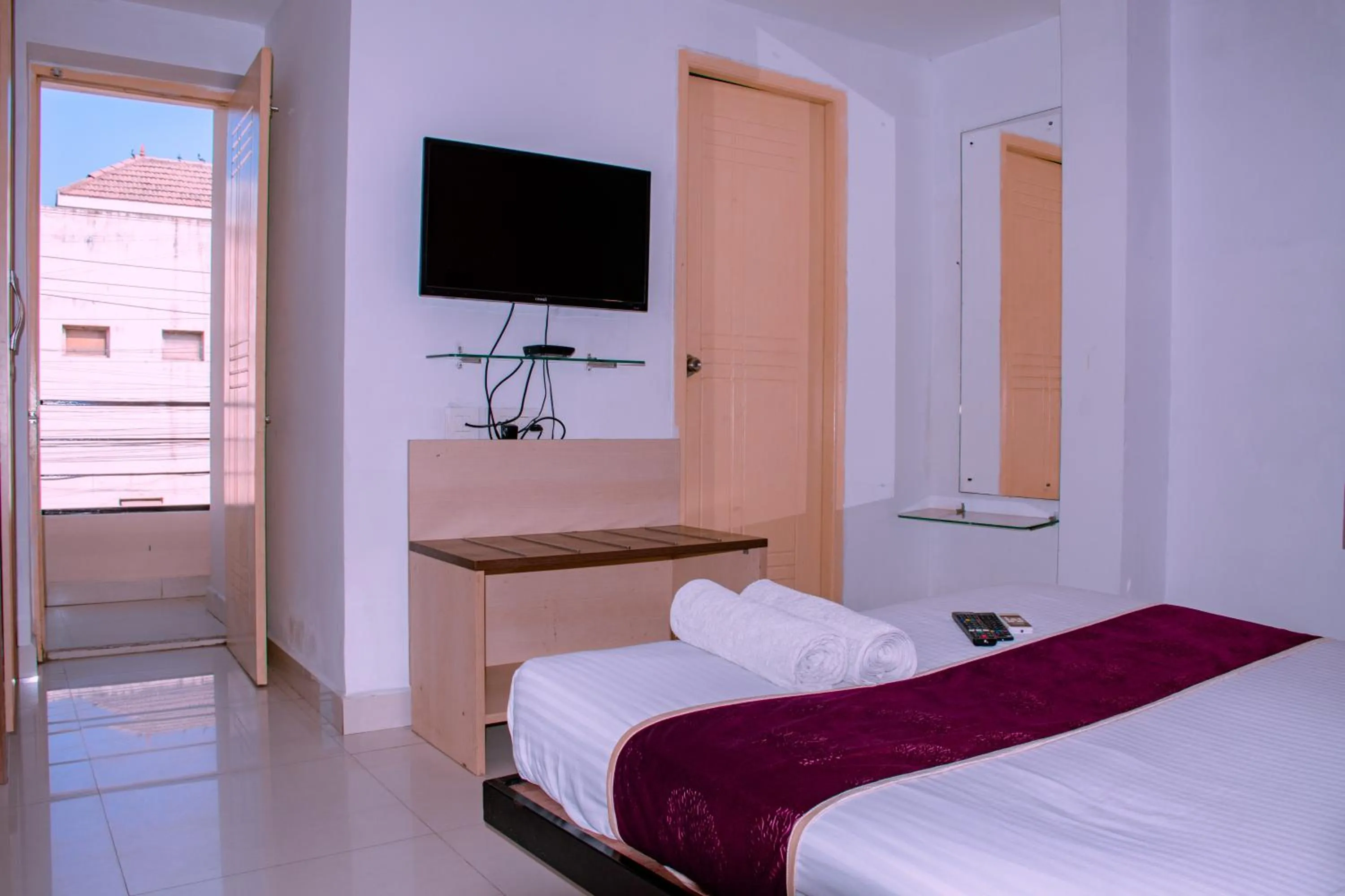 TV and multimedia, Bed in Naksha Tree Hotels- Ramapuram