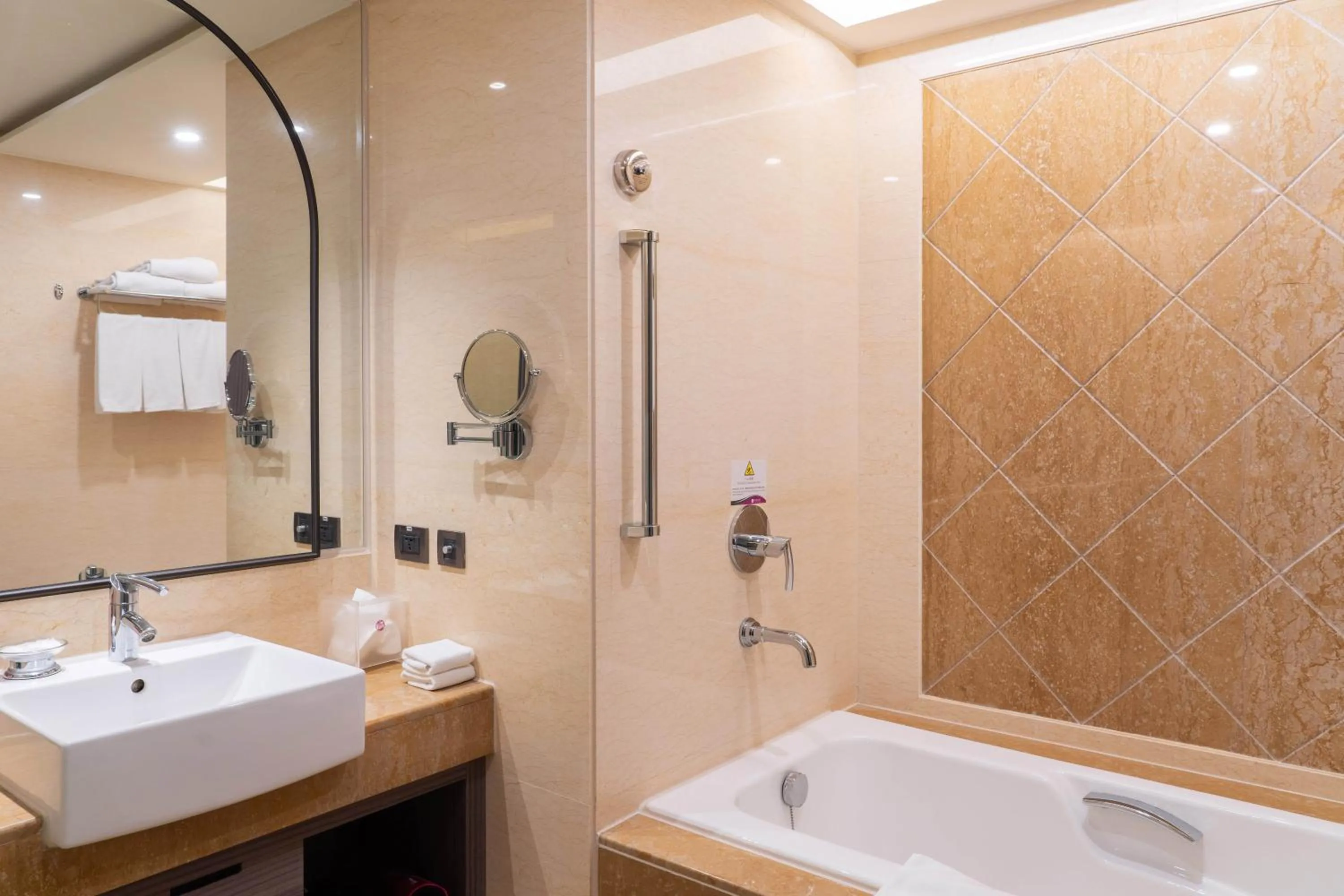 Bathroom in E-DA Royal Hotel