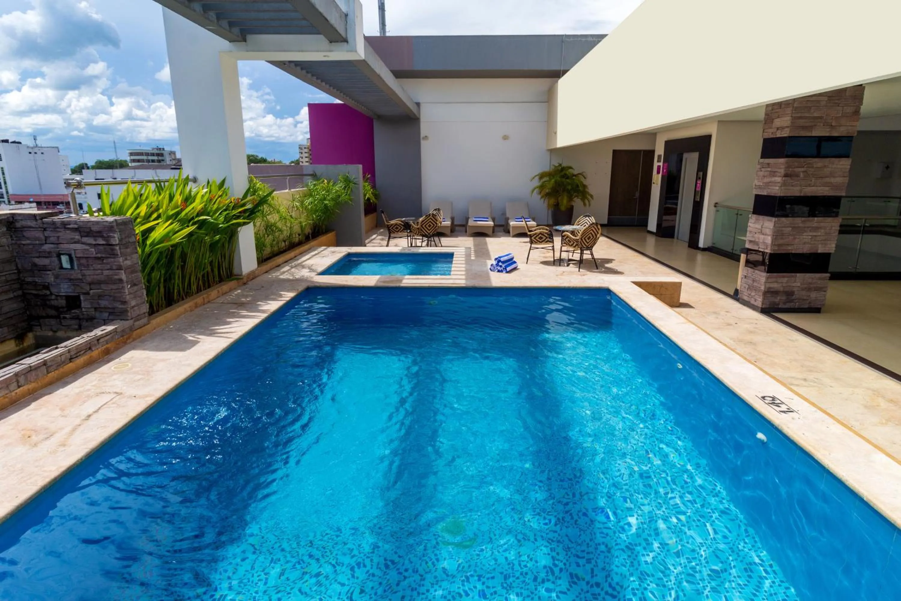 Swimming pool in Hotel Baroca