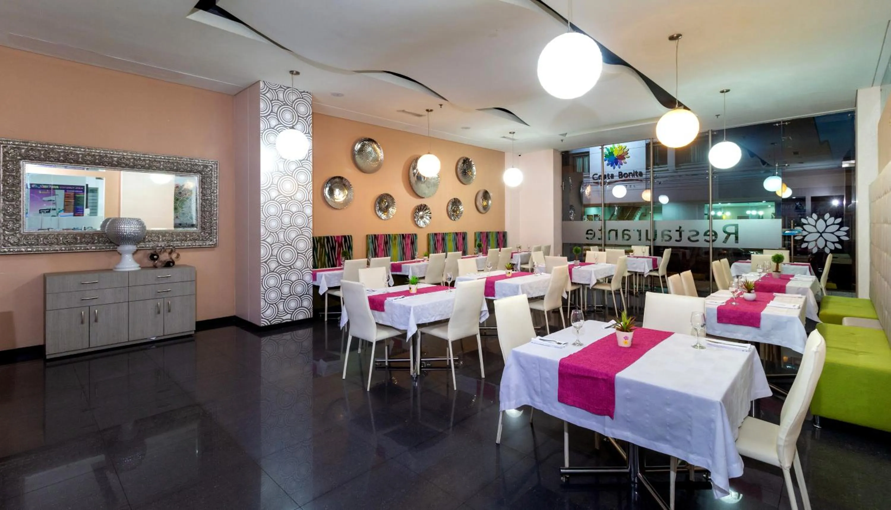 Restaurant/places to eat in Hotel Baroca