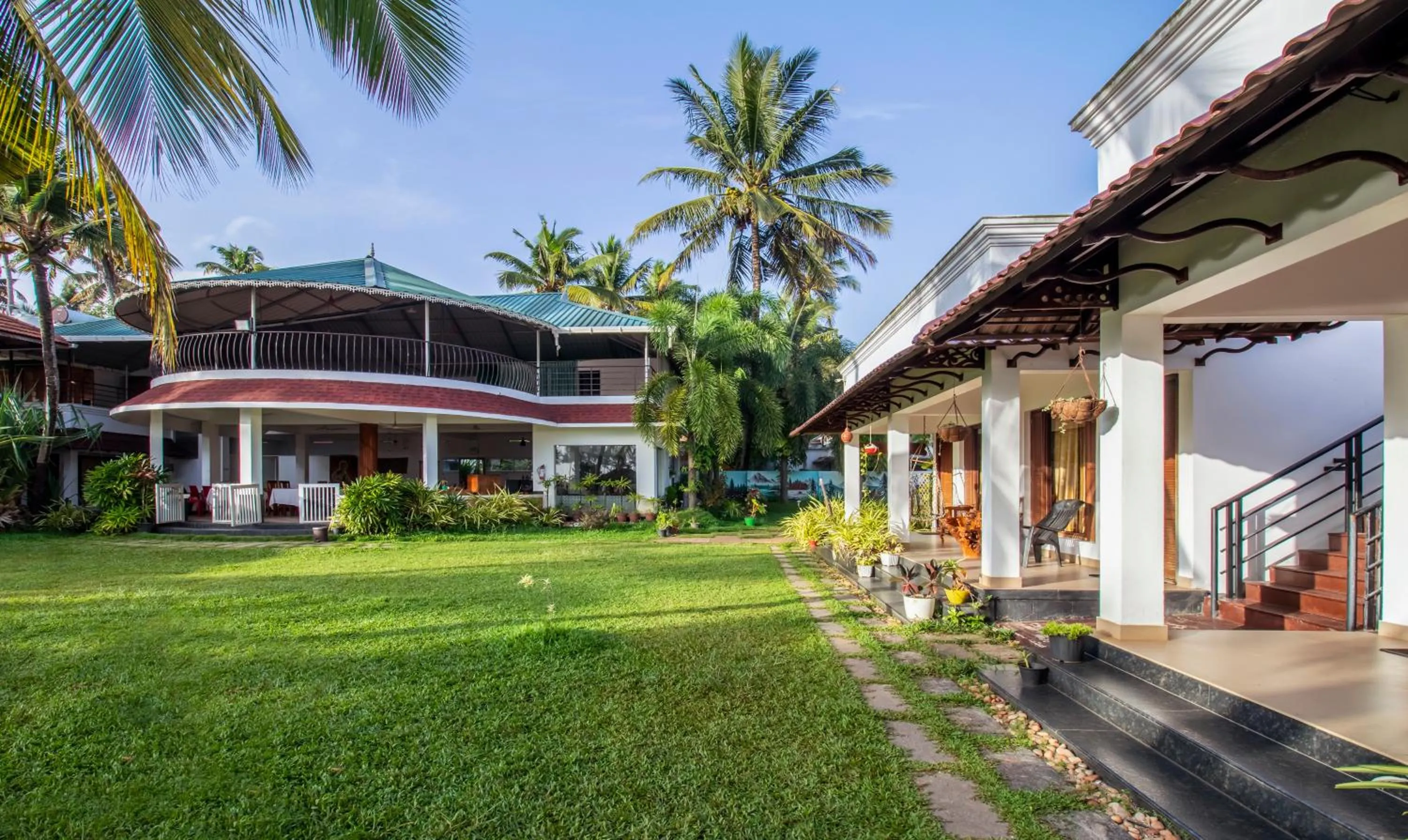 Facade/entrance in Treebo Majestic Retreat