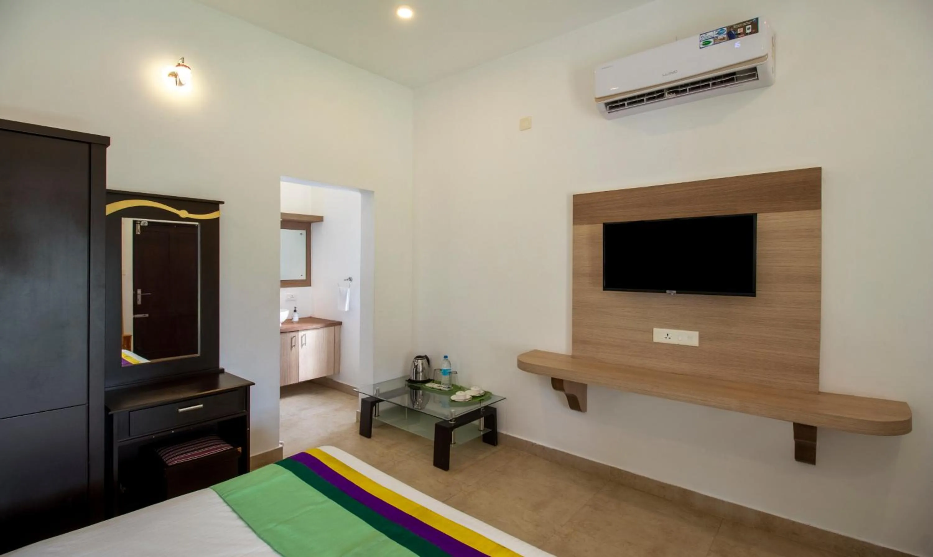 TV and multimedia in Treebo Majestic Retreat