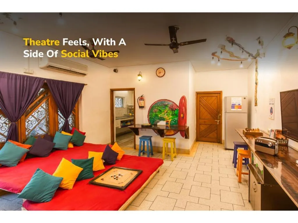 Bed in goSTOPS Lite Varanasi