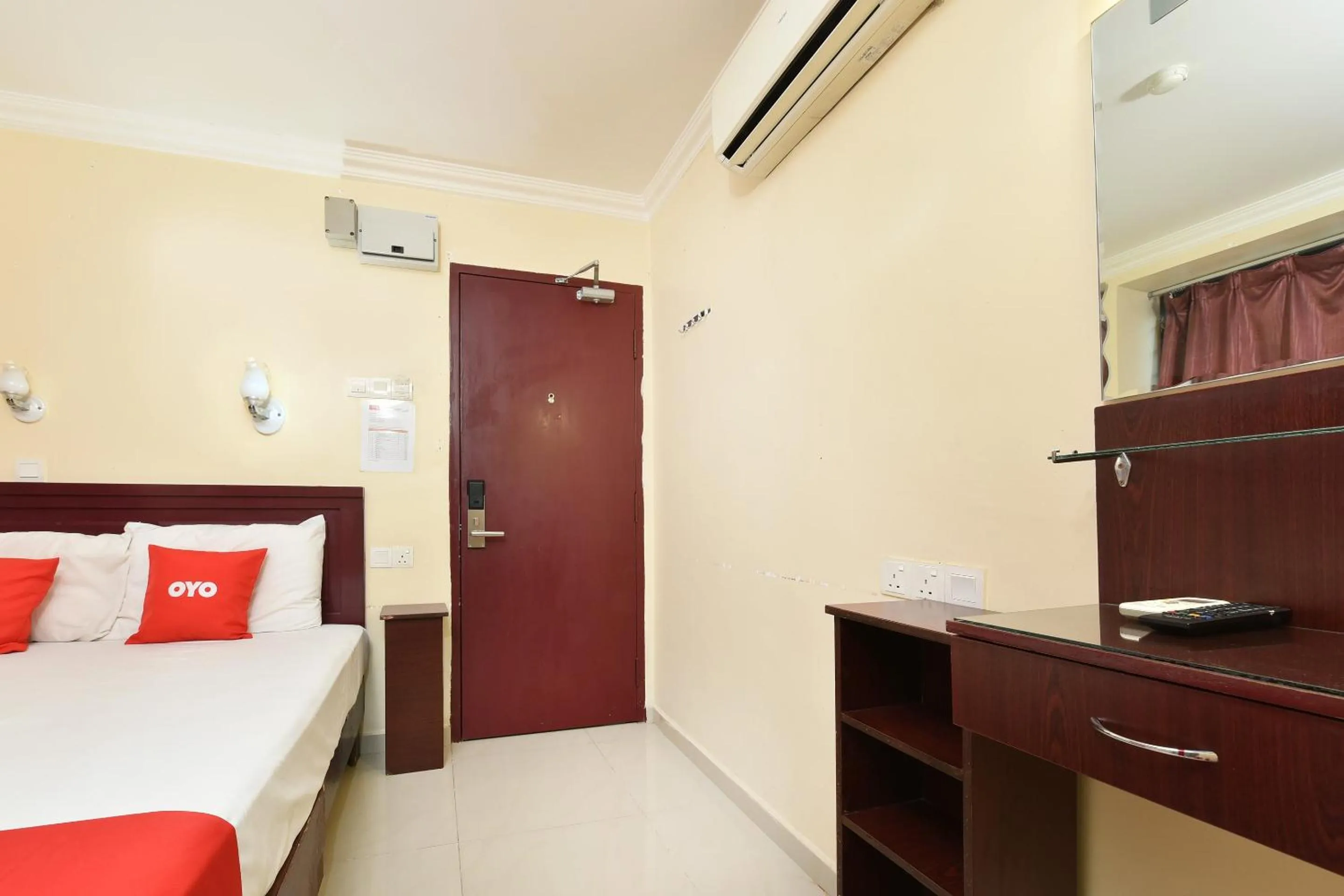 Bedroom, Bed in Super OYO 90562 J Hotel PJ