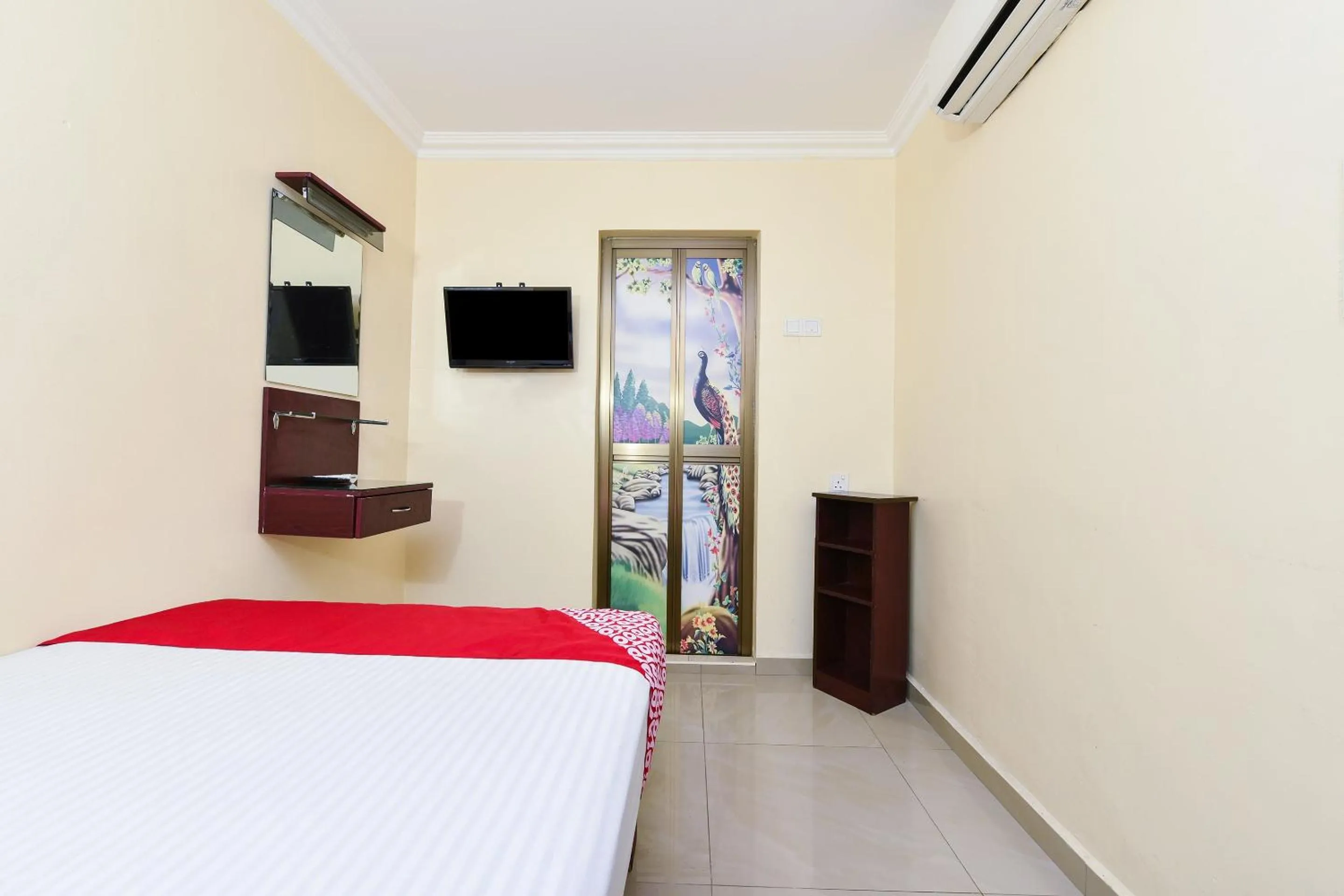 Bedroom, Bed in Super OYO 90562 J Hotel PJ