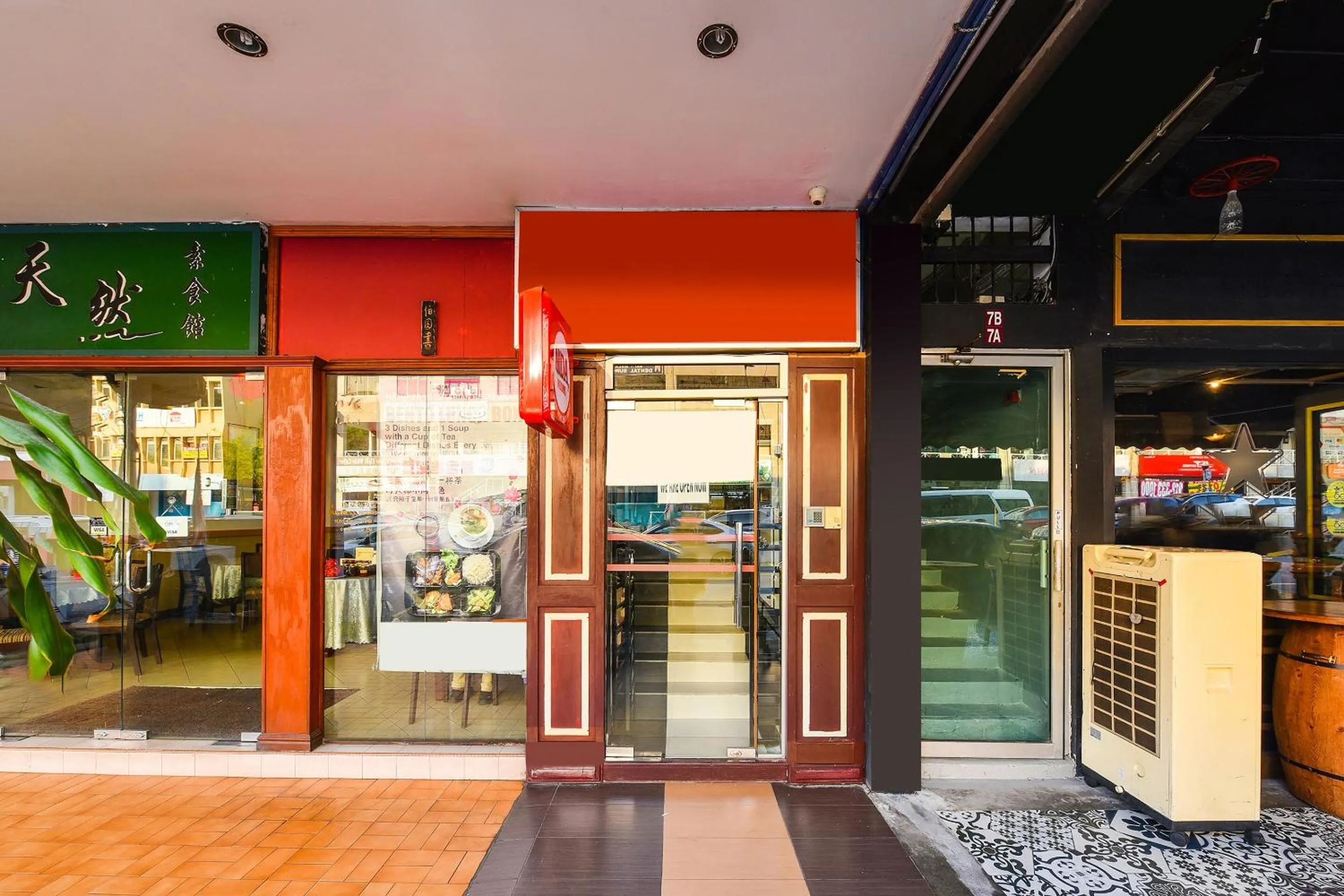 Facade/entrance in Super OYO 90562 J Hotel PJ