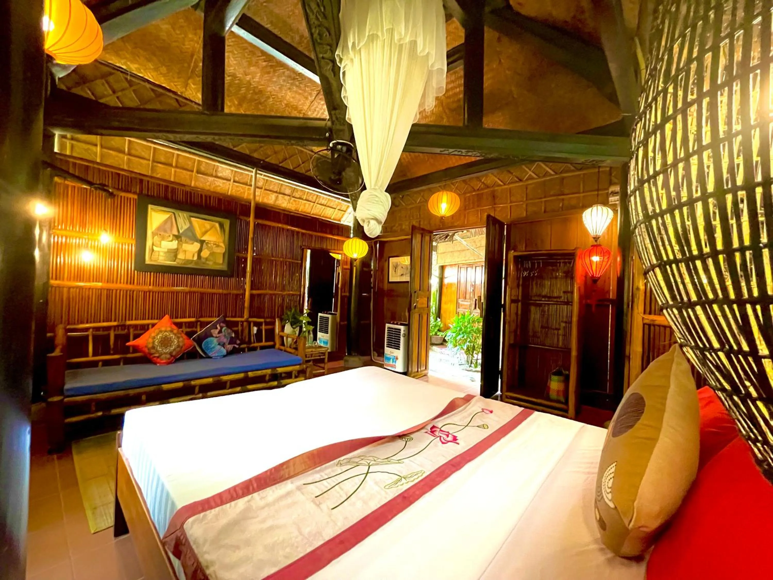 Shower, Bed in Under The Coconut Tree Hoi An