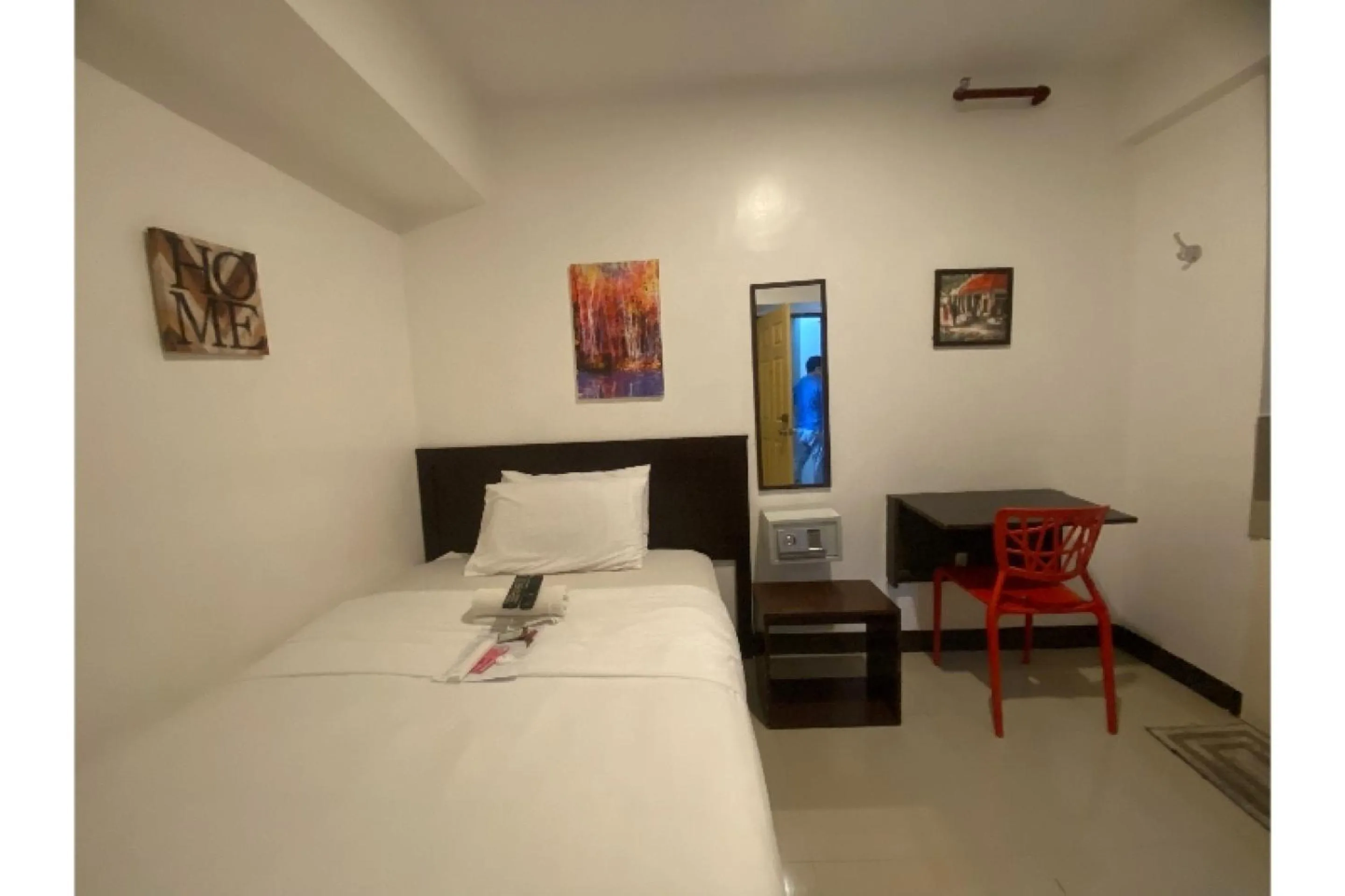 Bed in OYO 888 City Stay Inns Fortview BGC