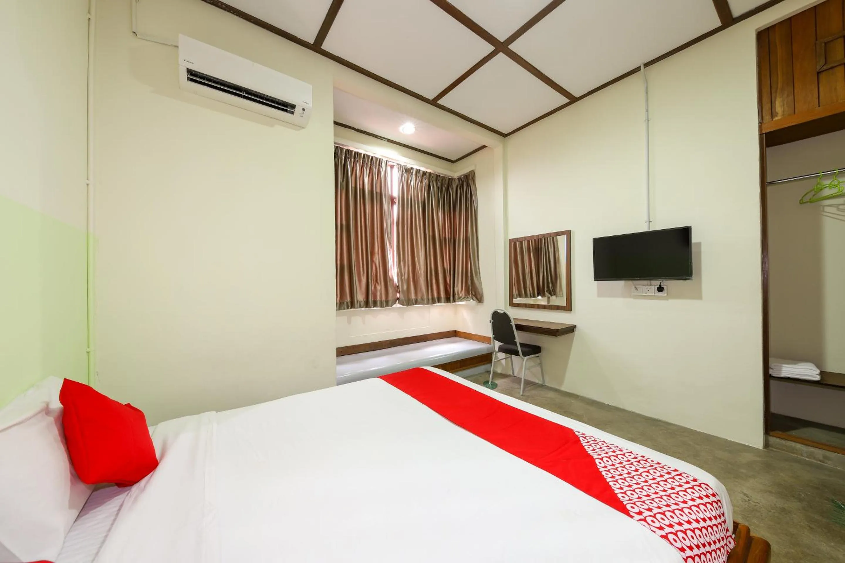 Bedroom, TV/Entertainment Center in Super OYO Capital O 90548 Sp Venture Resort