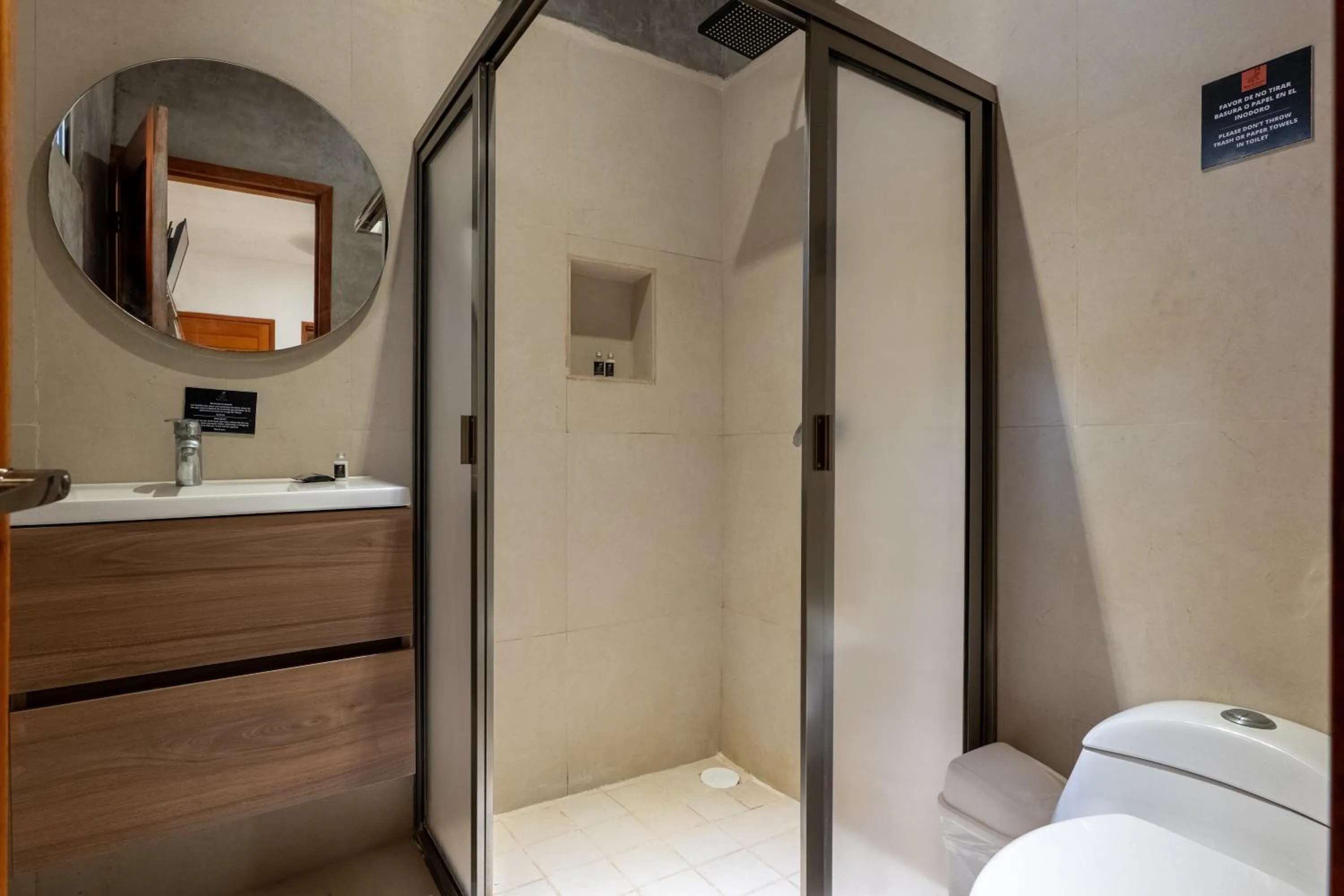 Shower in Alma de Zorro