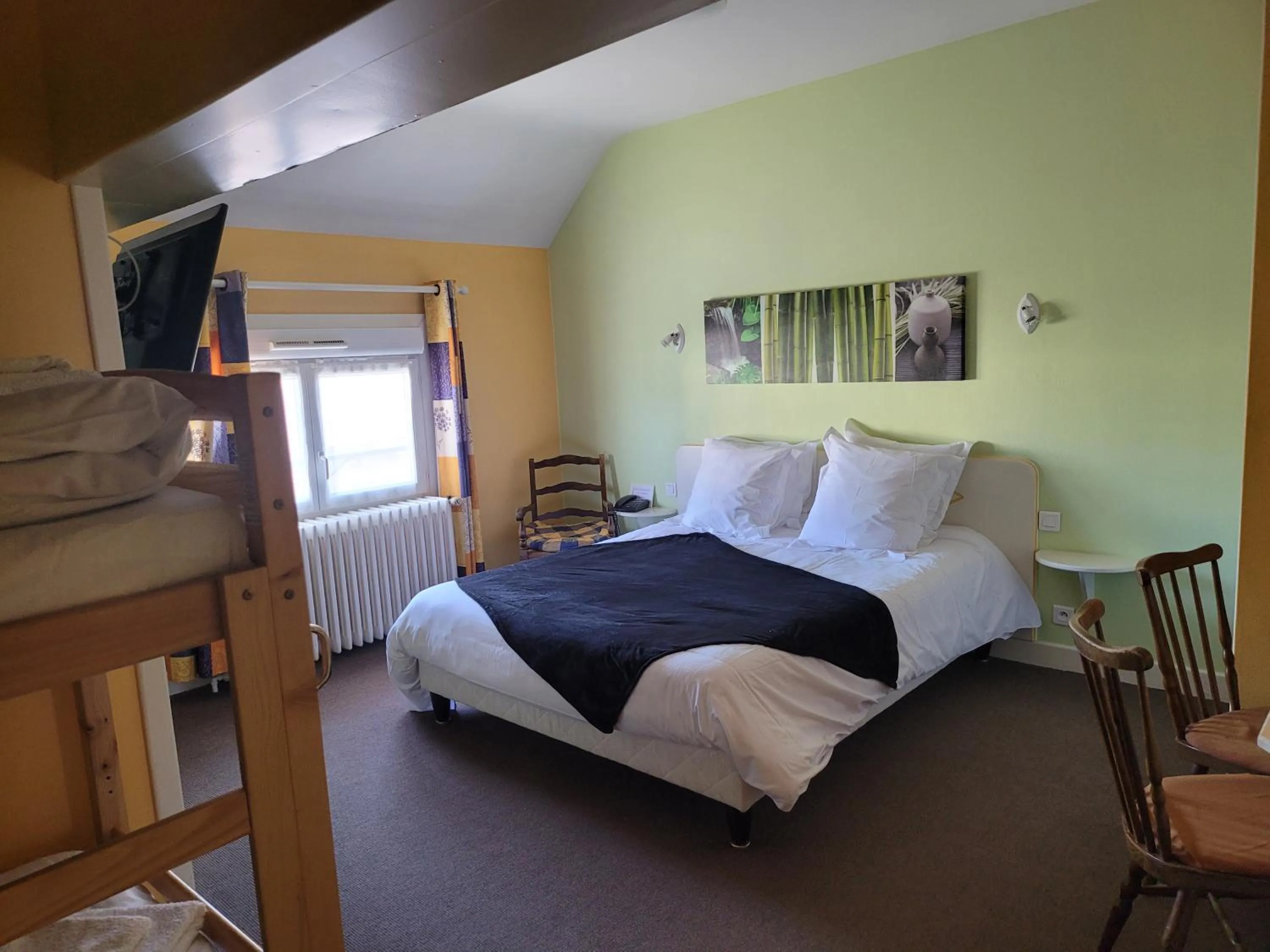 Bed in L'AUBERGE DE L'OLIVE