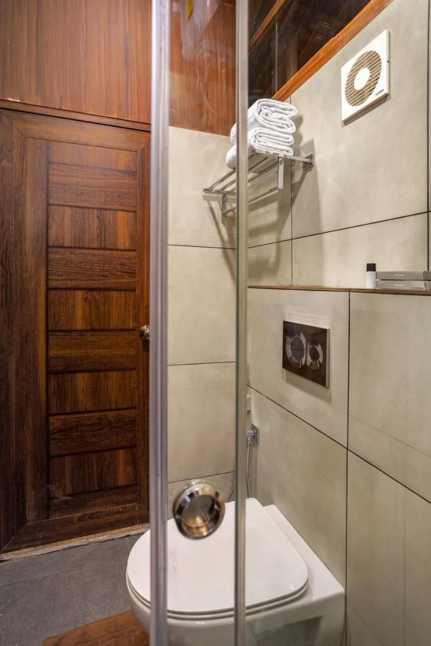 Bathroom in Eterno Camellia & Elettaria Resort with Pool