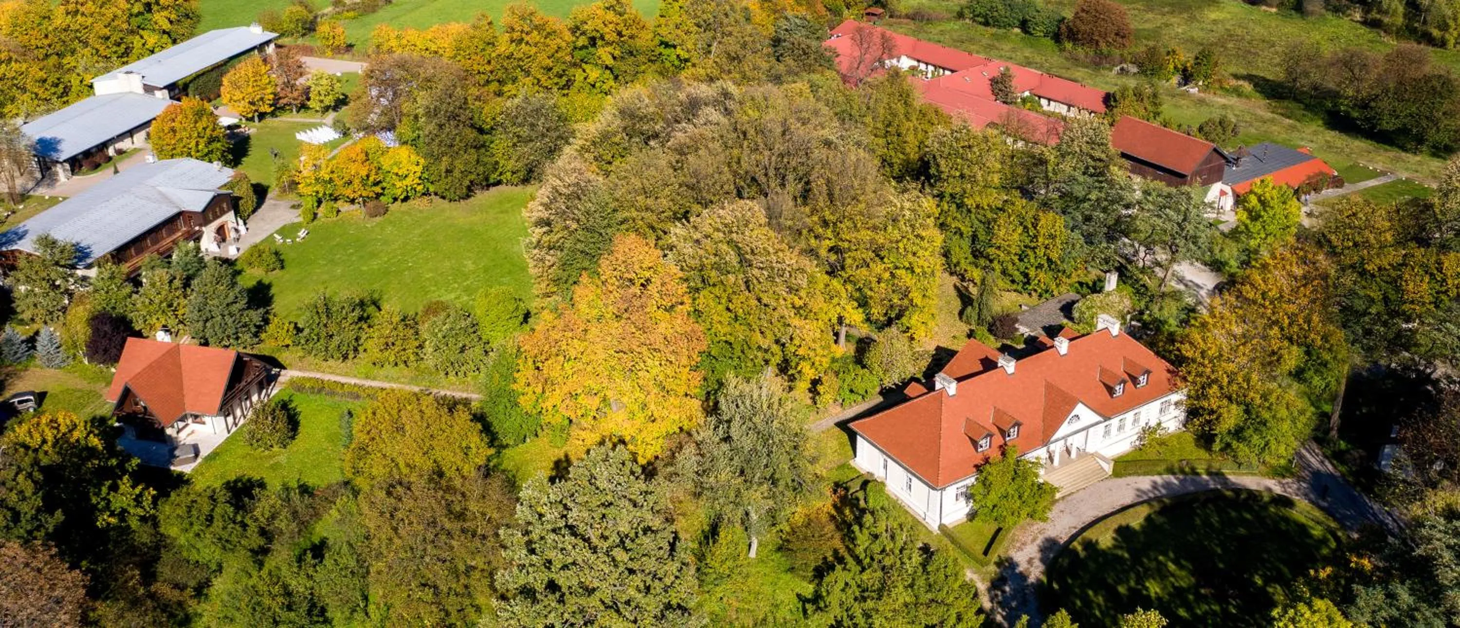 Property building in Dwór w Tomaszowicach