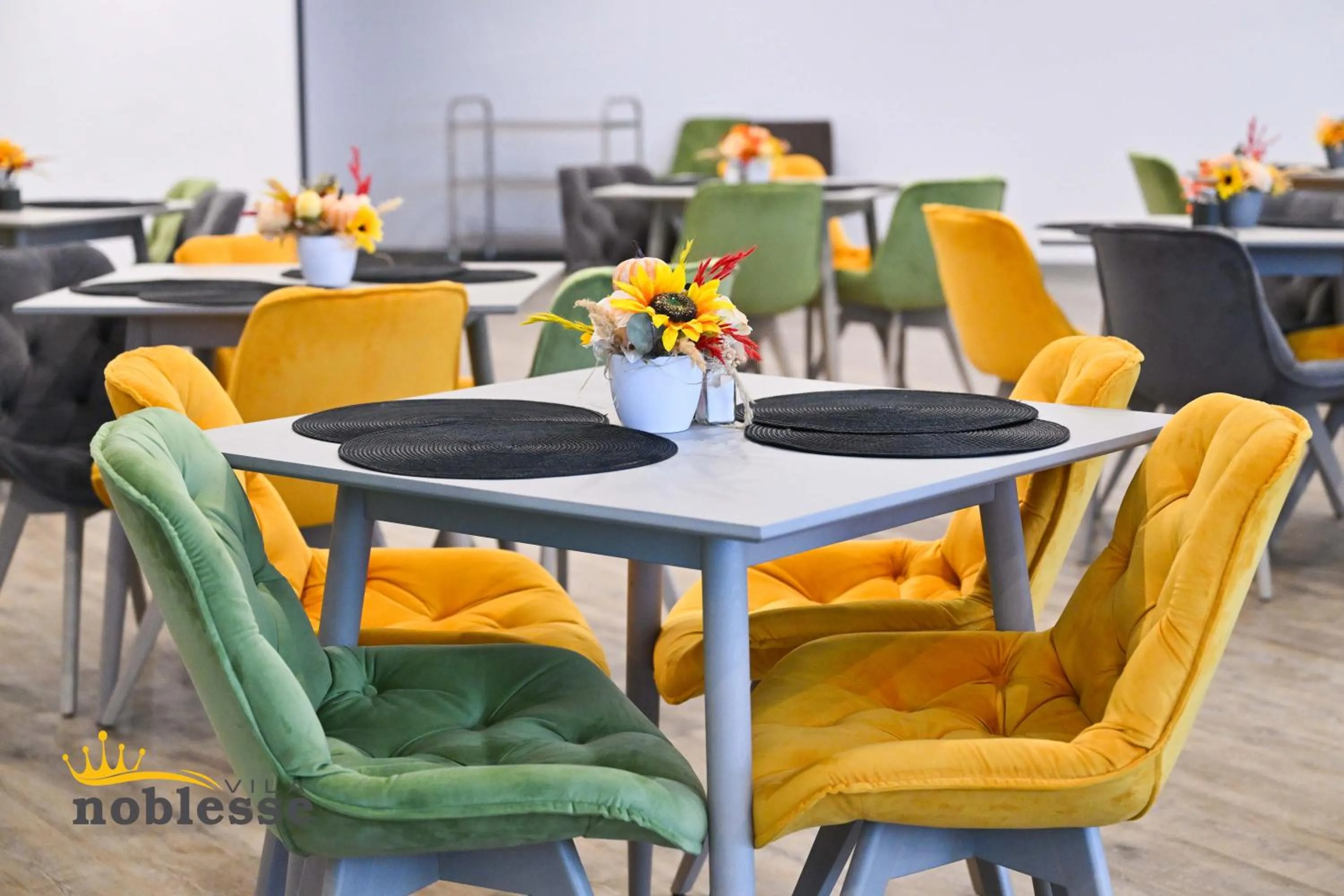 Restaurant/places to eat in Vila Noblesse