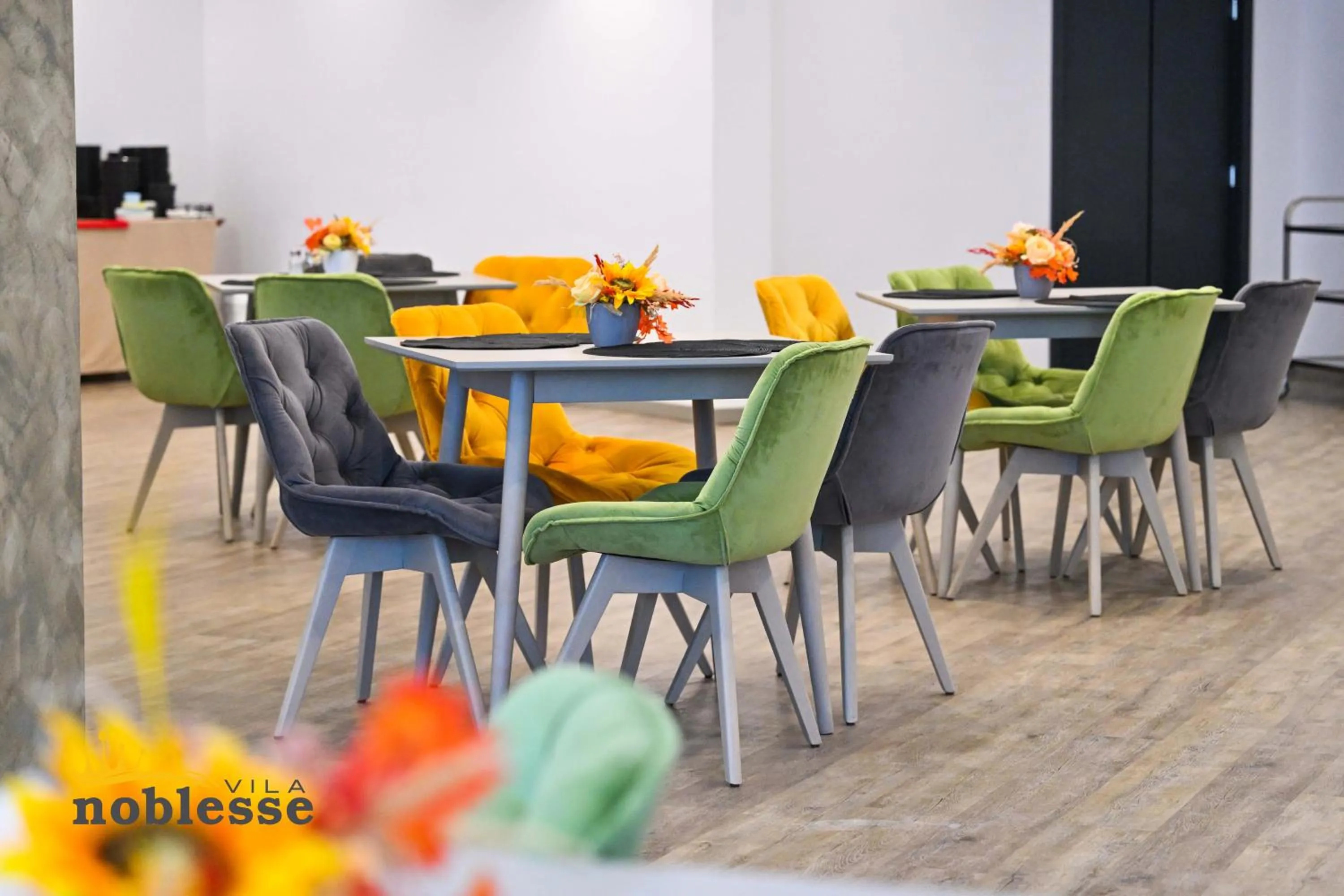 Restaurant/places to eat in Vila Noblesse