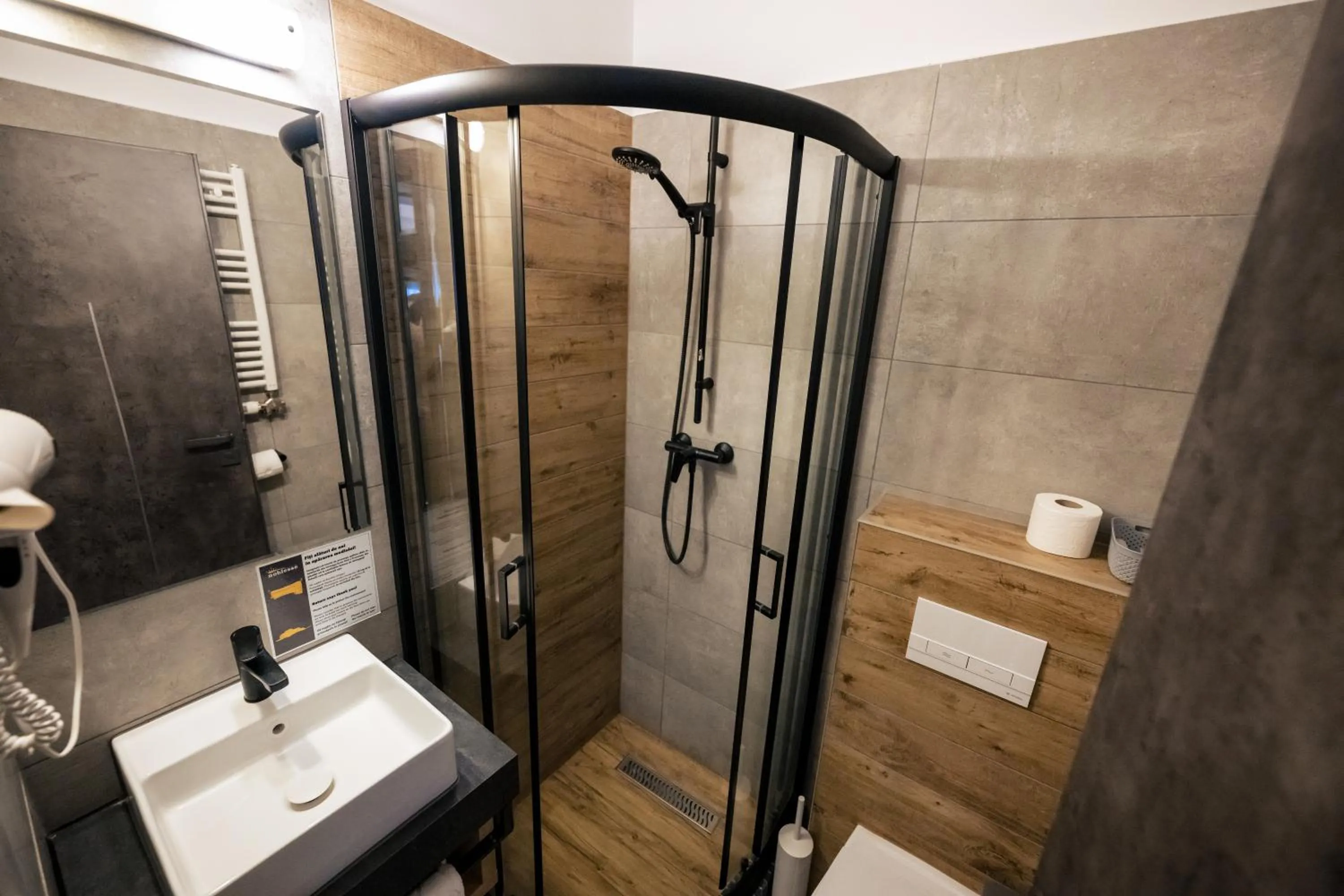 Shower in Vila Noblesse