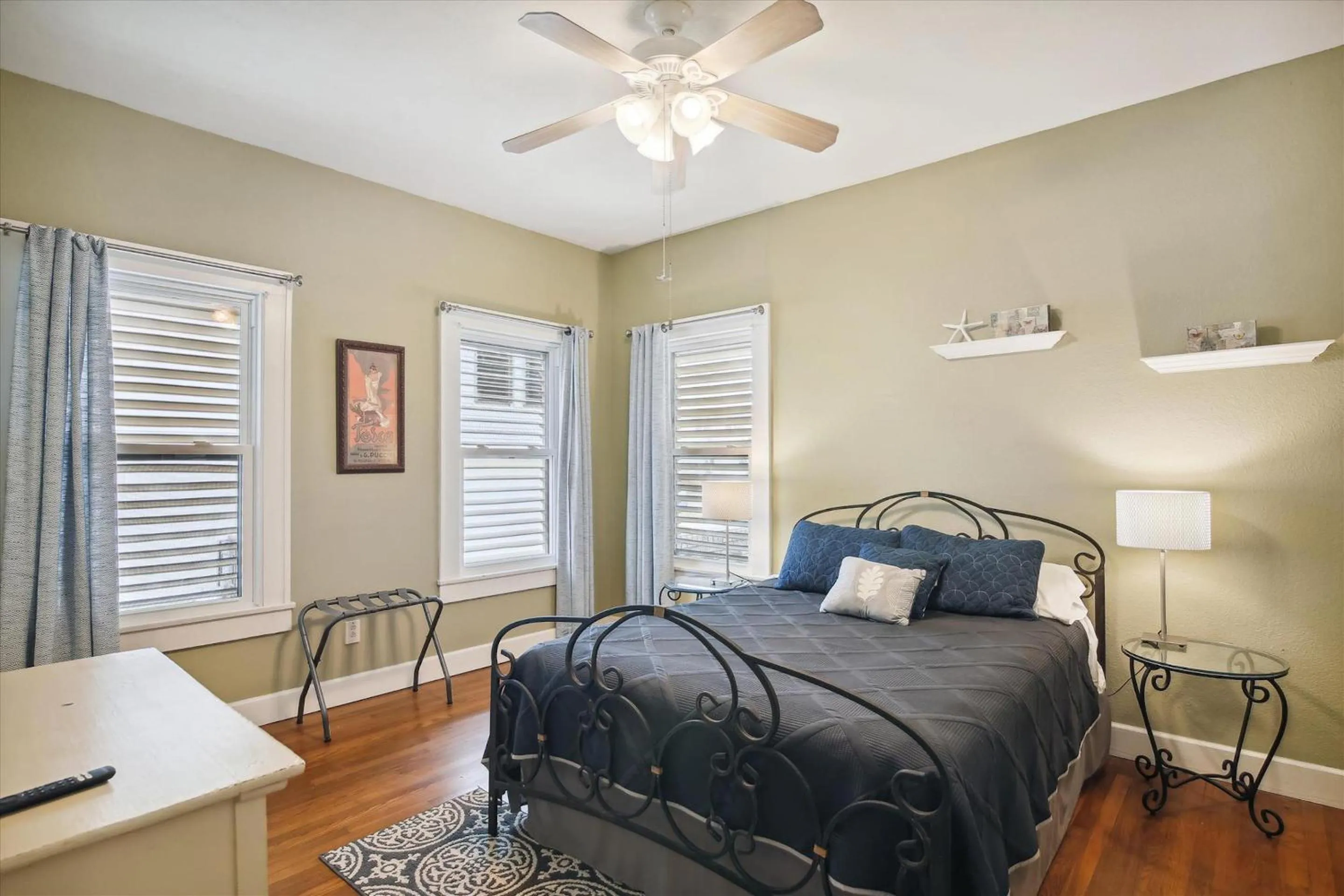 Property building, Bed in Endless Summer