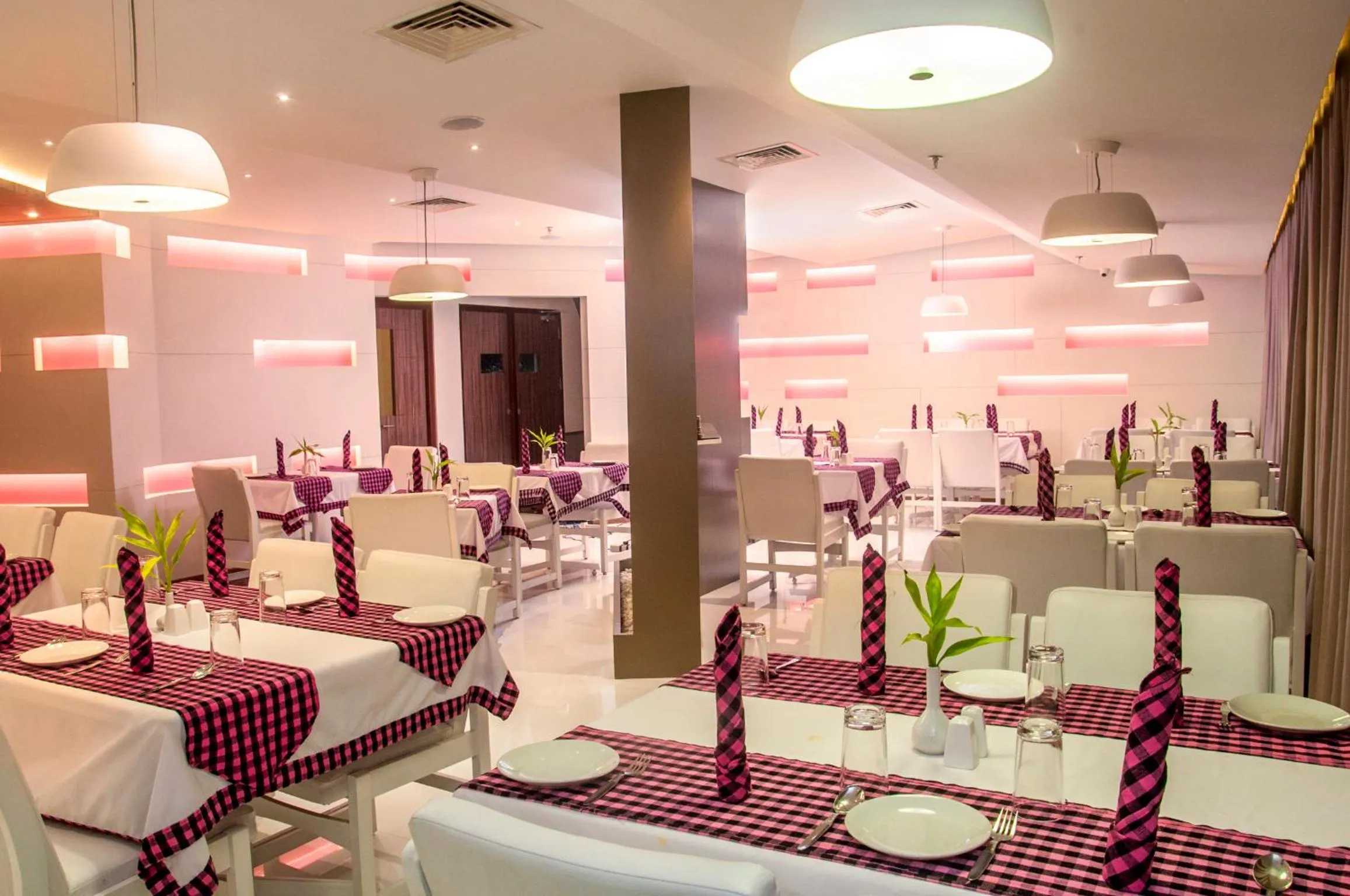 Restaurant/places to eat in Hotel Indraprastha