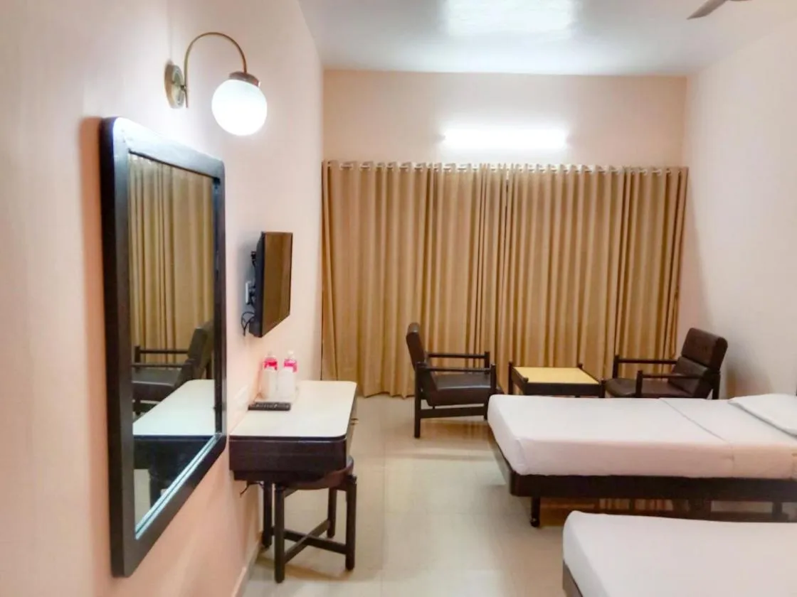Bed in Hotel Indraprastha