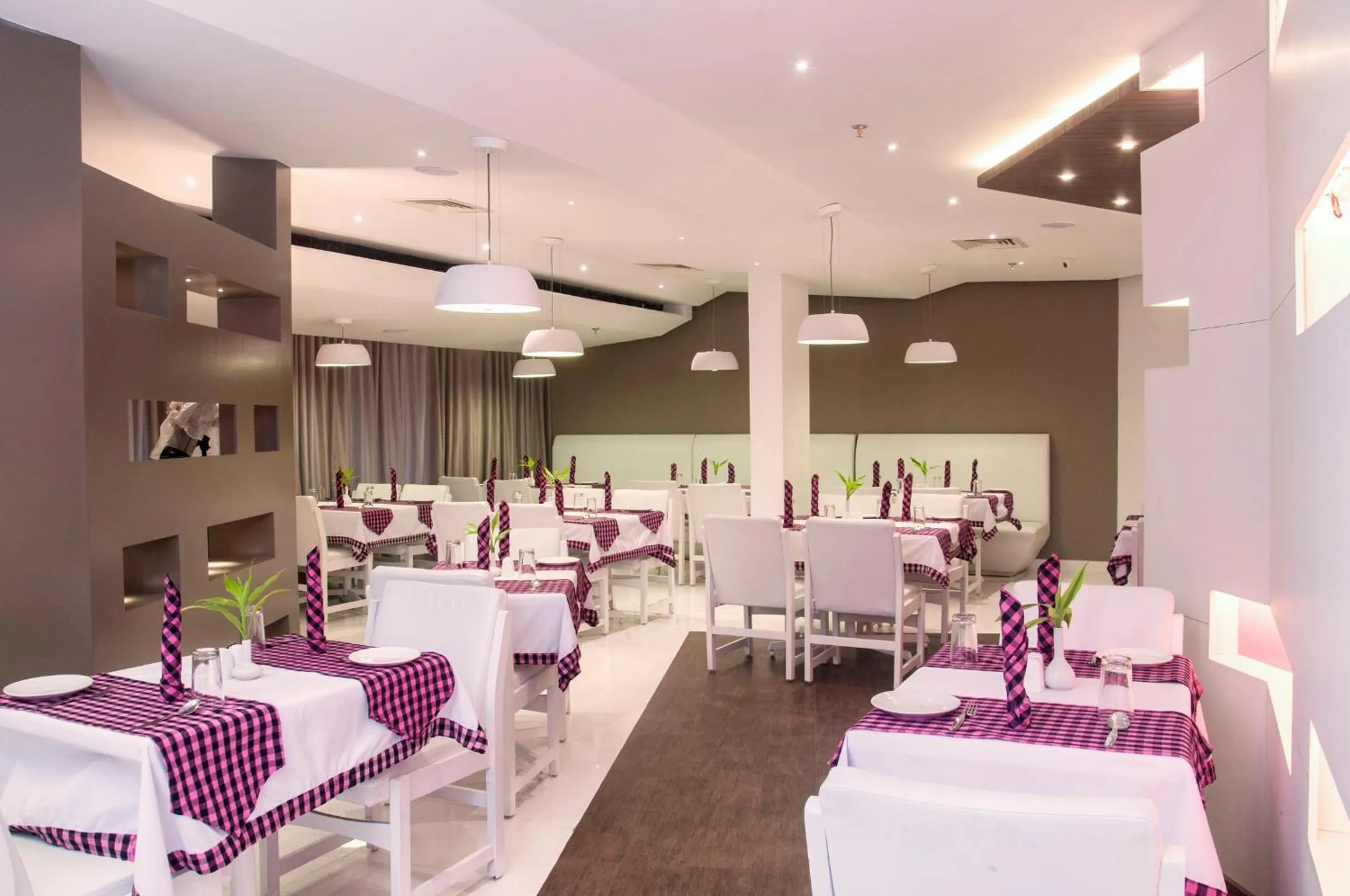 Restaurant/places to eat in Hotel Indraprastha