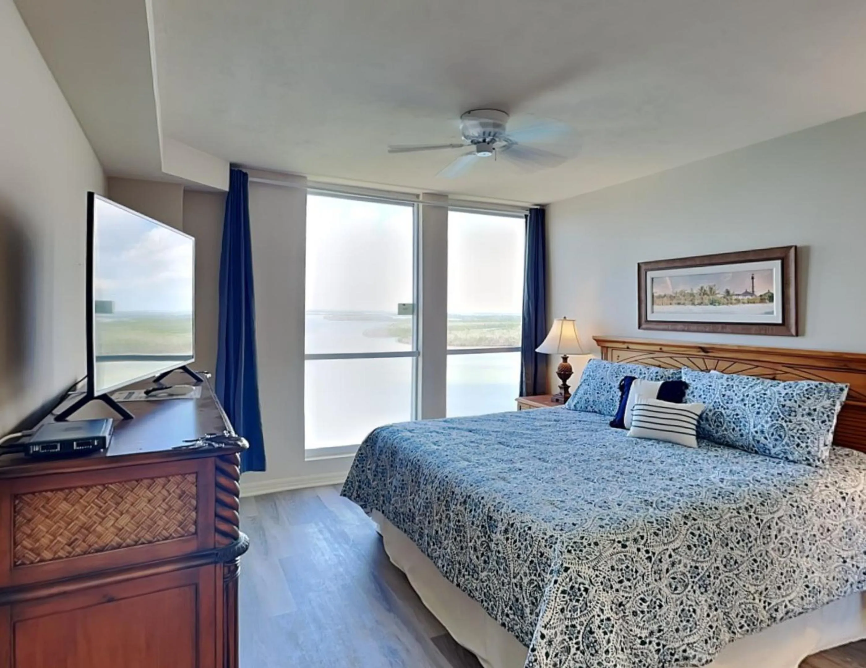 Property building, Bed in Lovers Key Resort 1105