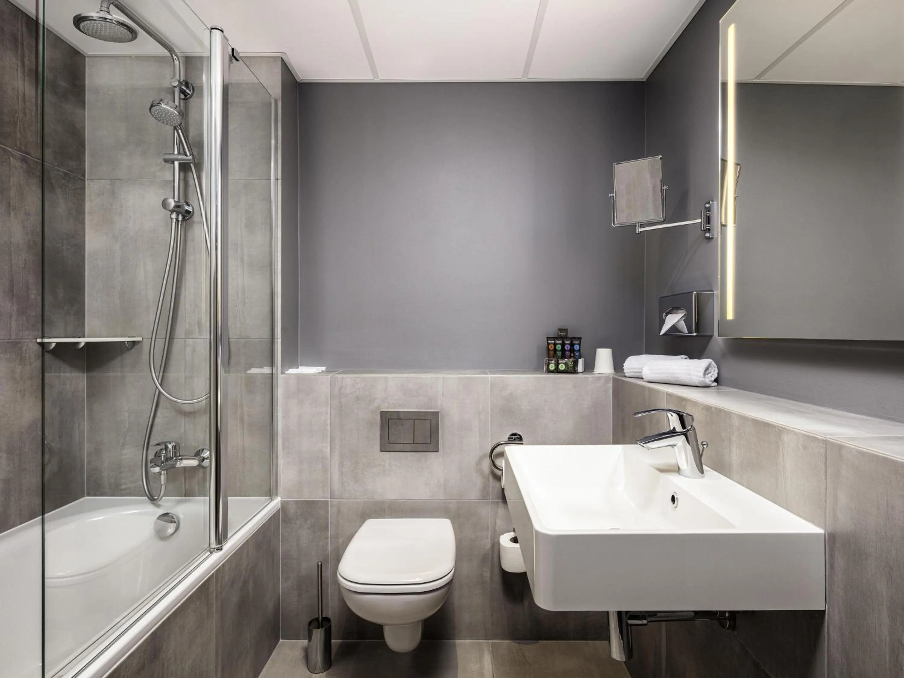 Bedroom in Novotel Poznan Centrum