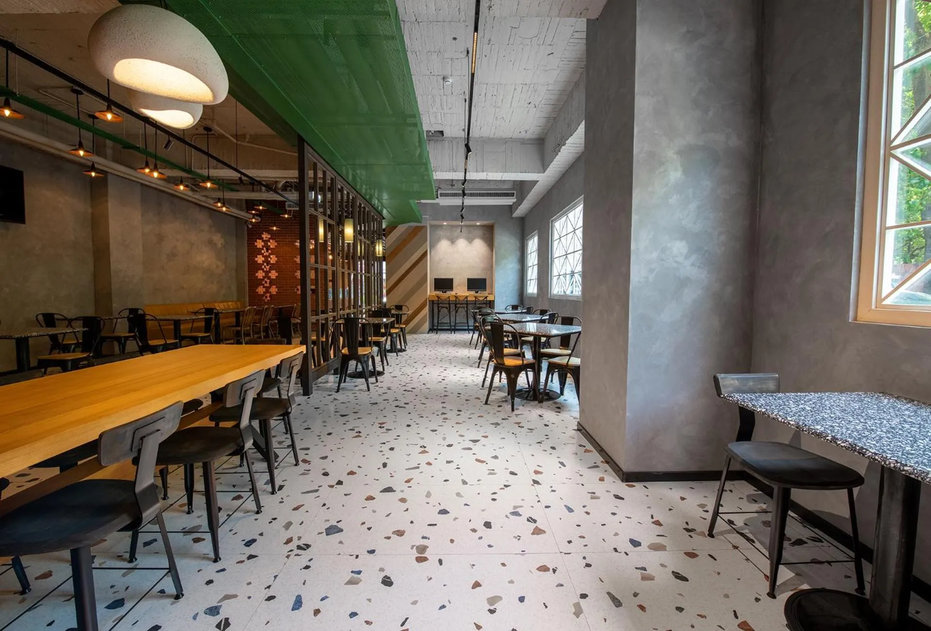 Restaurant/places to eat in Royal Group Hotel Xiong Zhong Branch