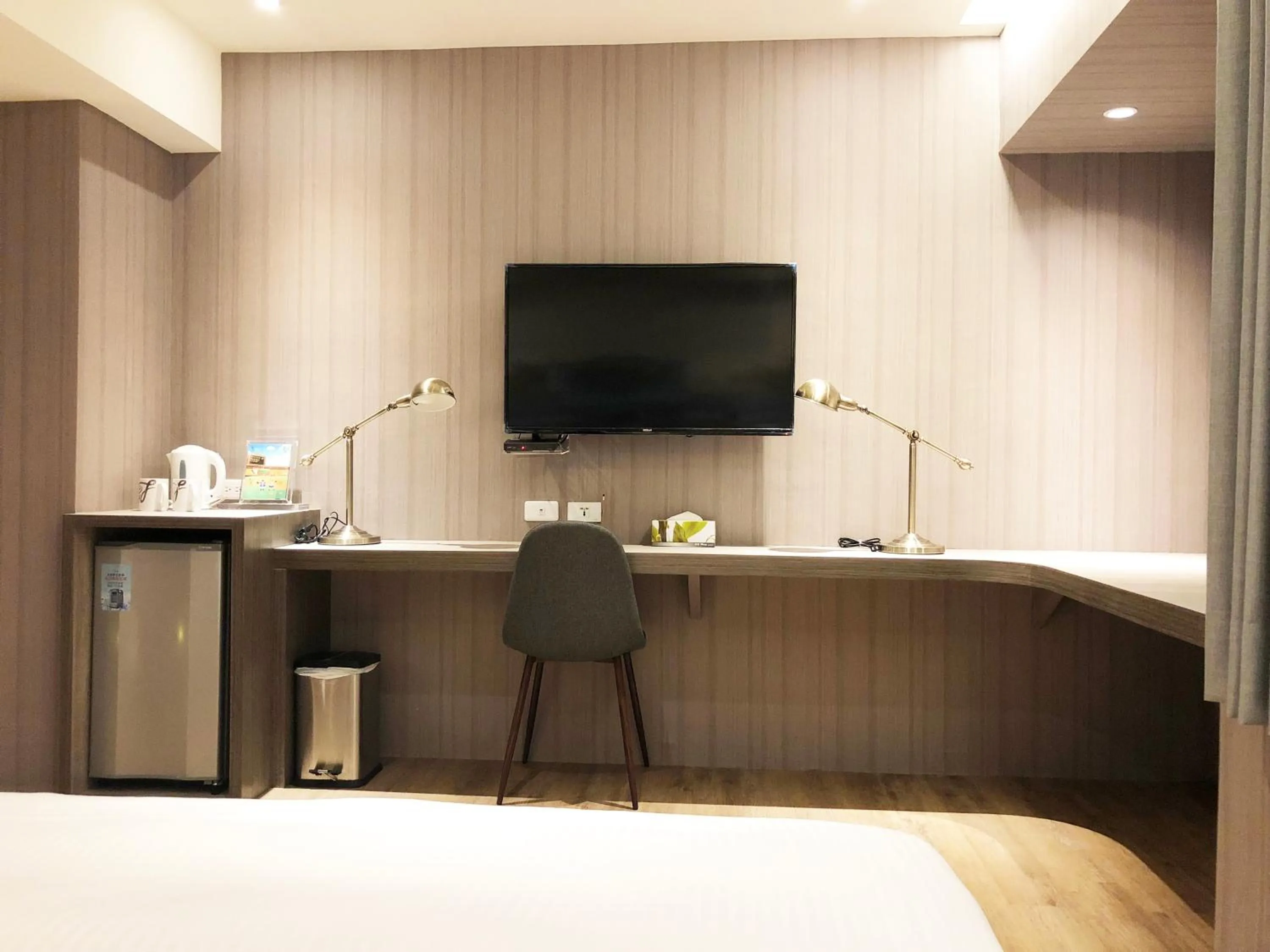 TV and multimedia in La Hotel-Baseball Theme Hall