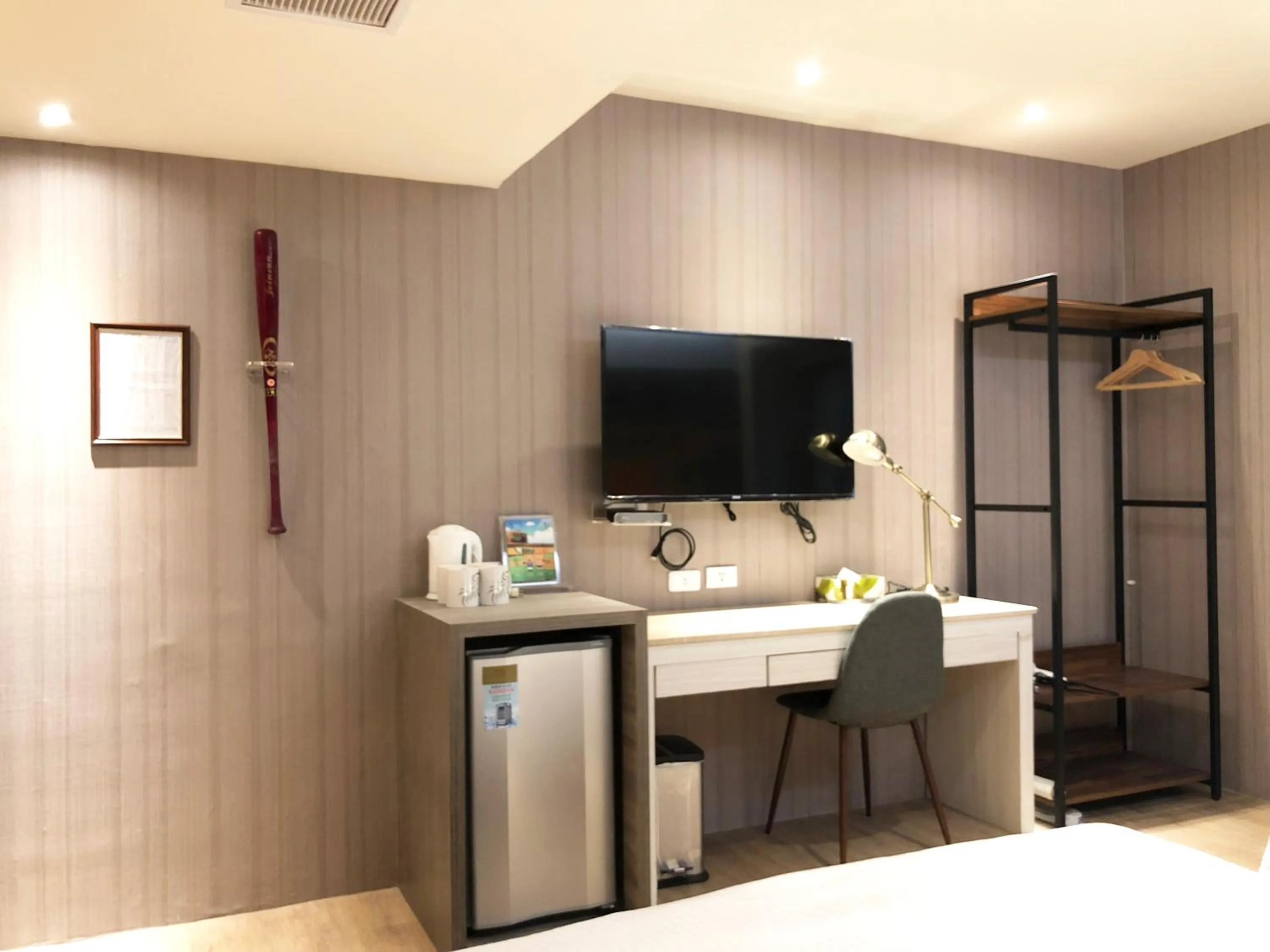 Communal lounge/ TV room, Bed in La Hotel-Baseball Theme Hall