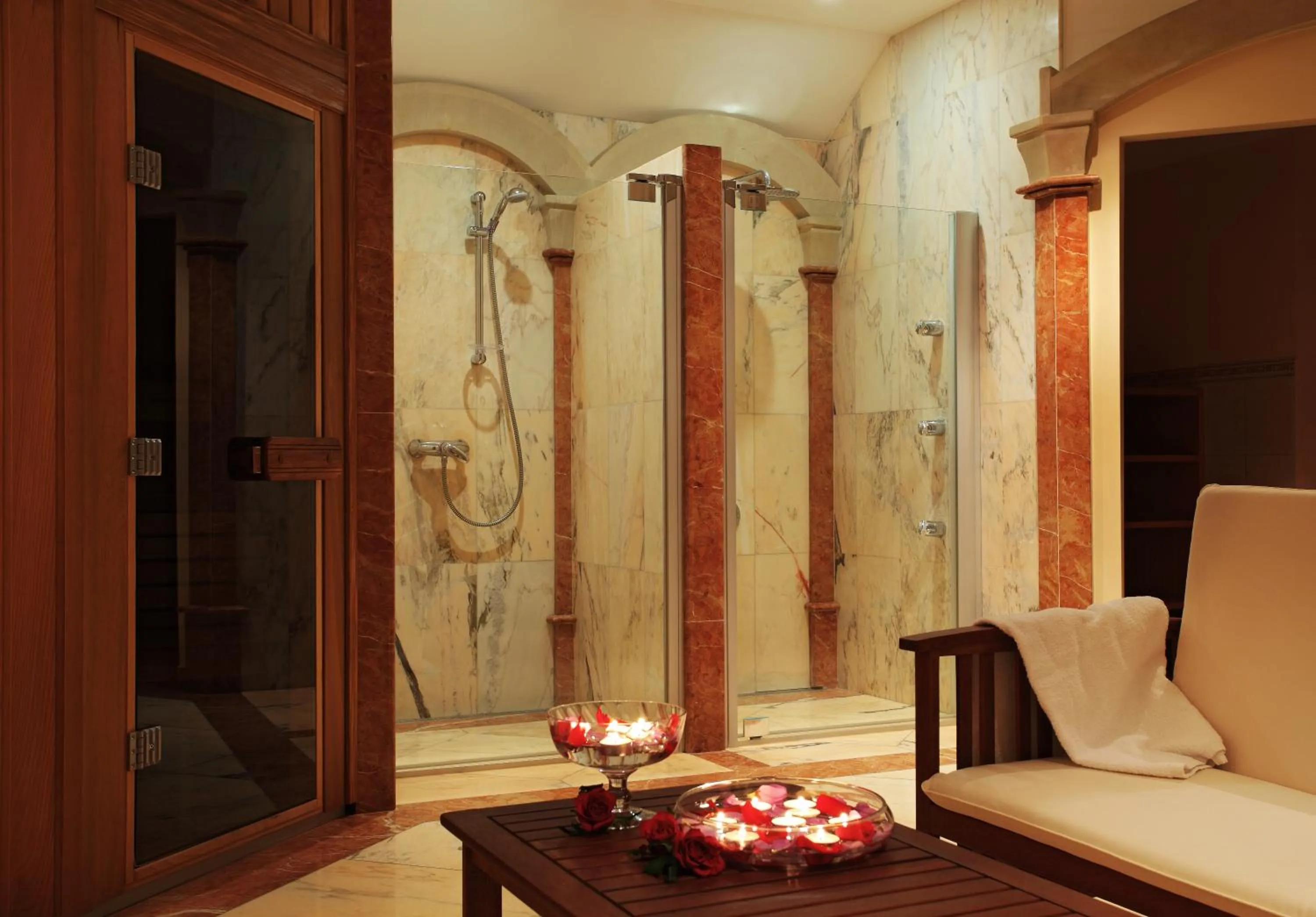 Steam room in Hotel im. Jana Pawła II